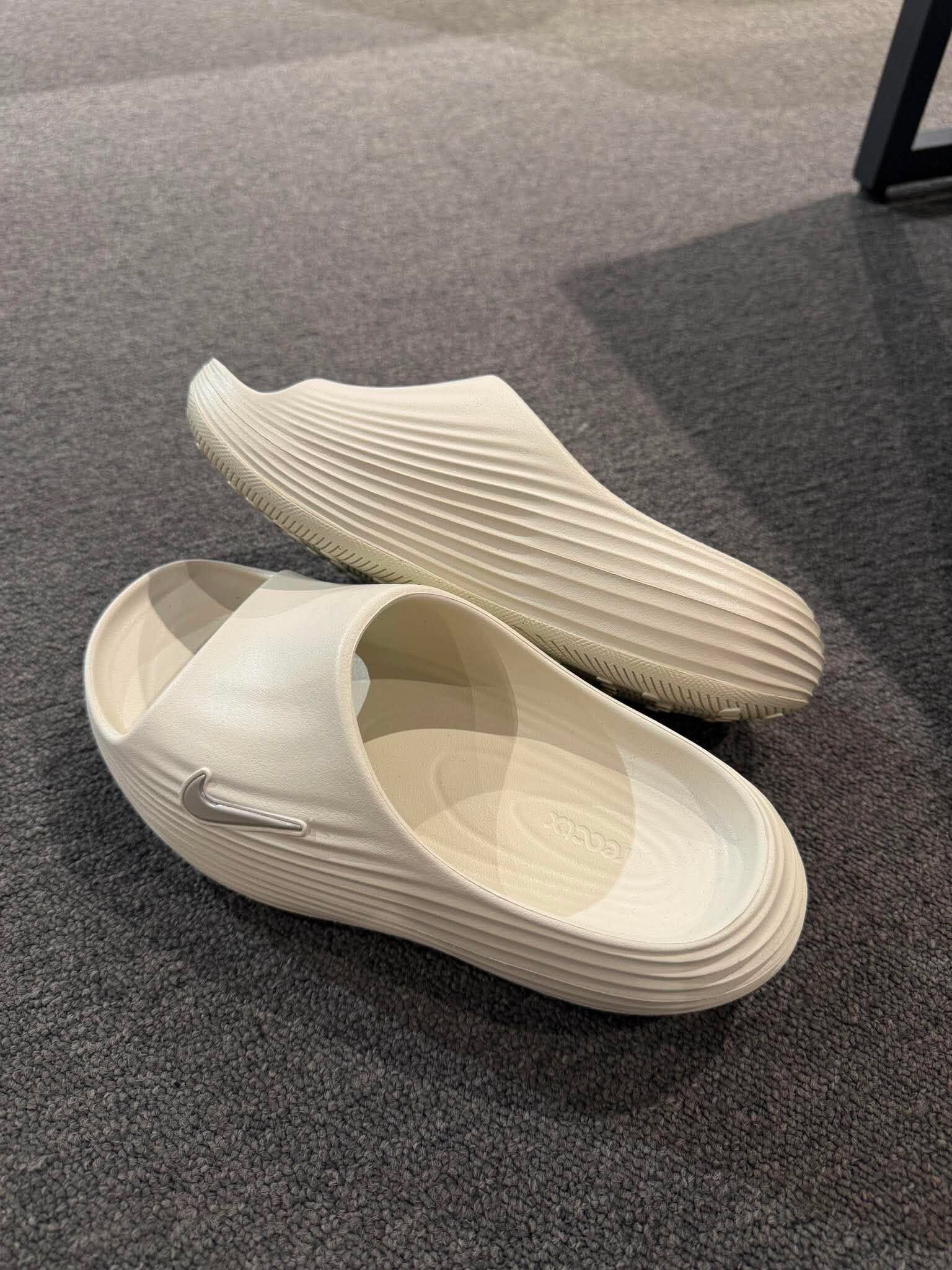 Nike ReactX Rejuven8 舒適百搭一字拖鞋 女款 米色HV4484-003