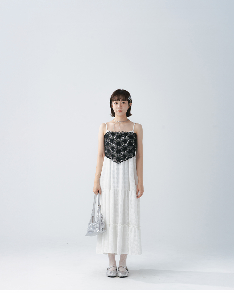 Hollowed-out lace floral triangular scarf, available in two colors.【07130066】in stock+pre-order