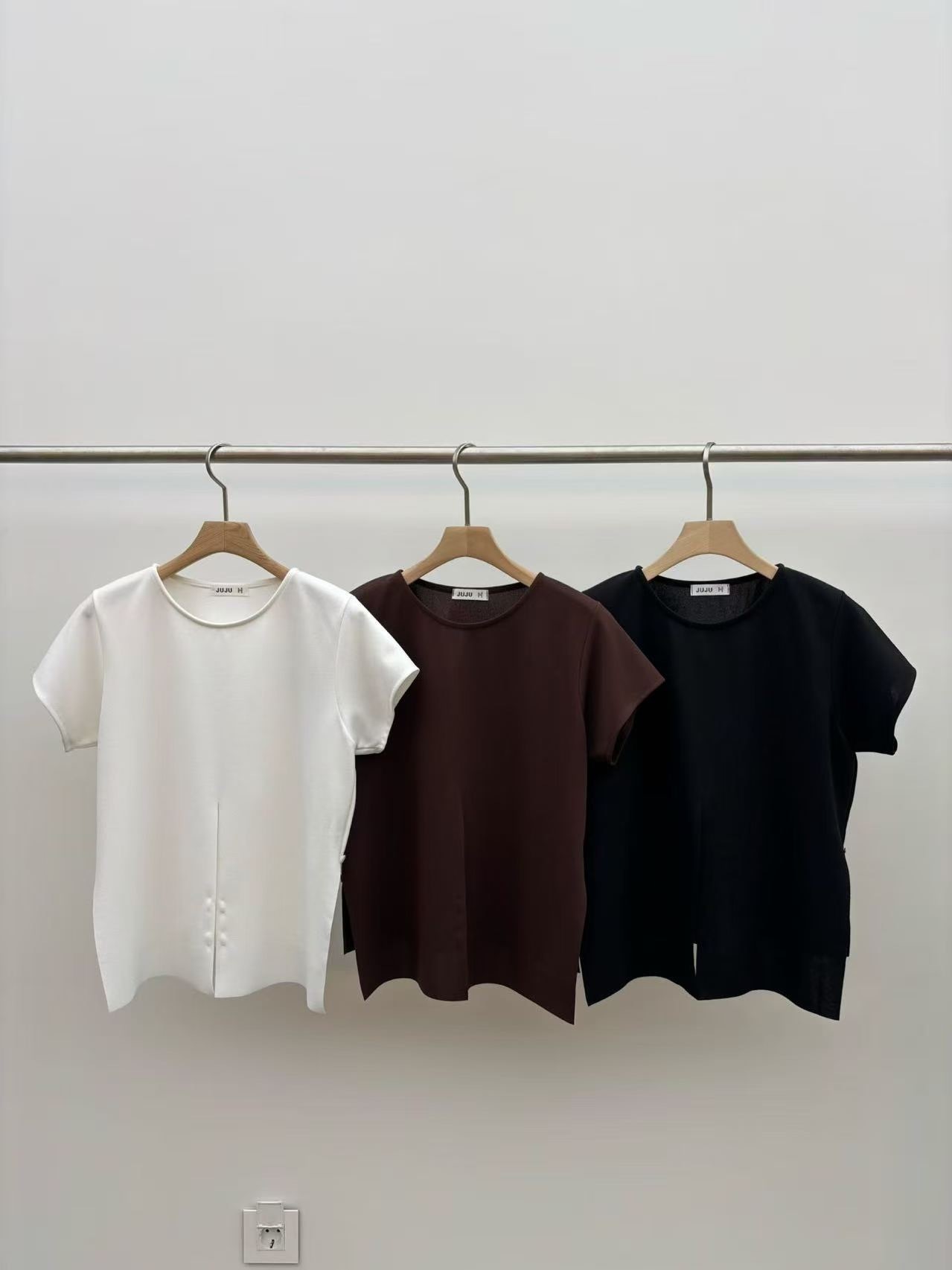 JU2608 Button Top