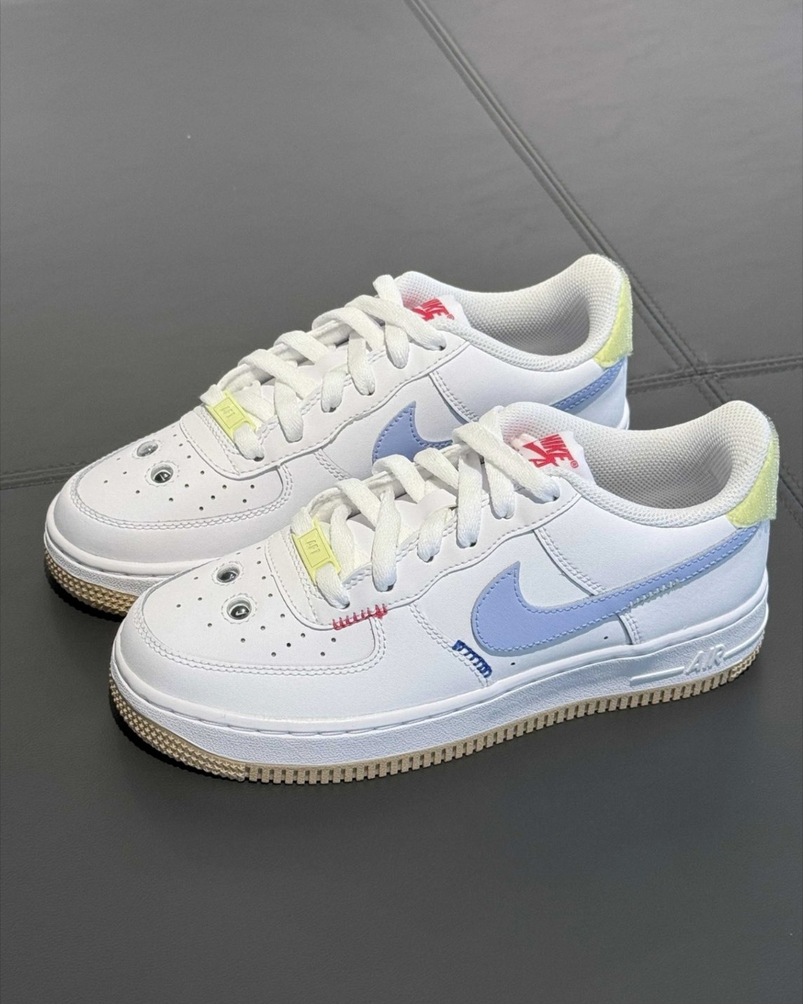 【逢甲 FUZZY】Nike Air Force 1 GS "Aluminum" 縫線 繽紛 白藍黃 IW2031-141