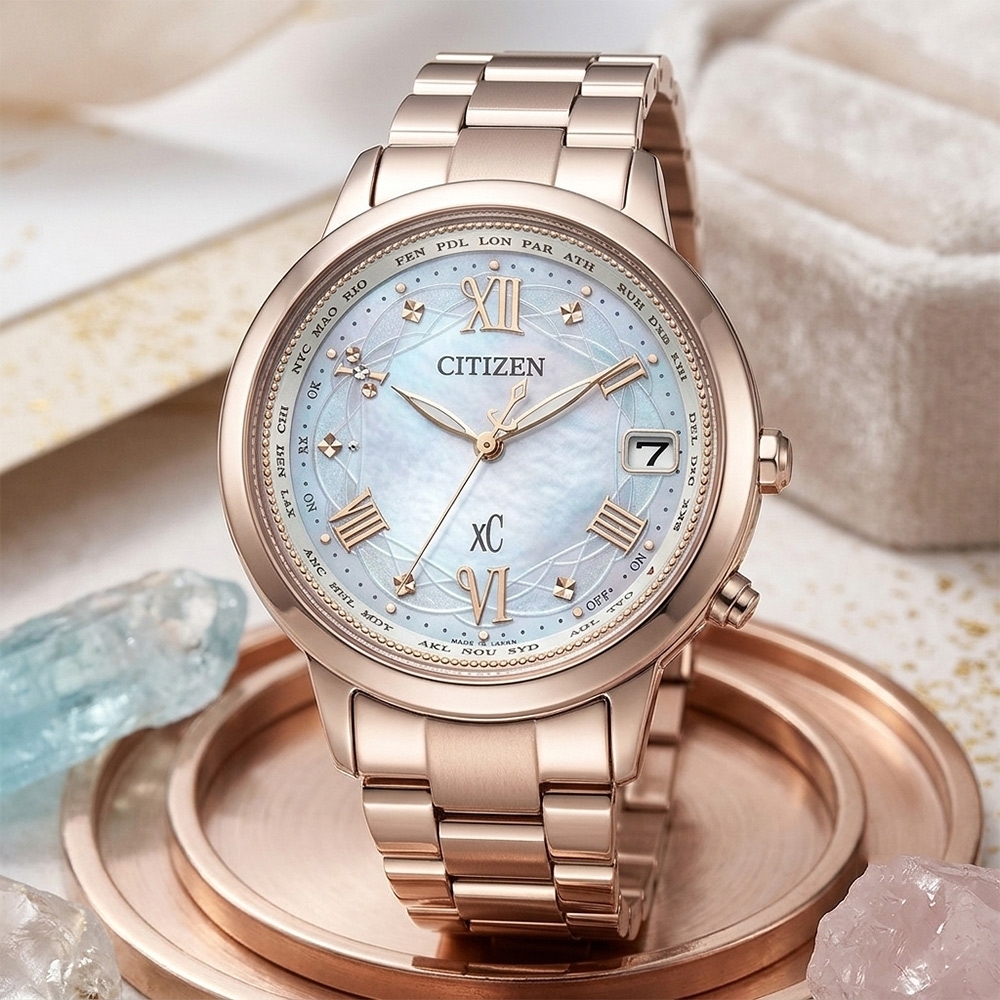萬年鐘錶 - Citizen 星辰錶  XC   台灣限定款花嫁櫻花粉玫瑰金世界時間鈦金屬光動能電波女錶 CB1135-52D 錶徑36MM