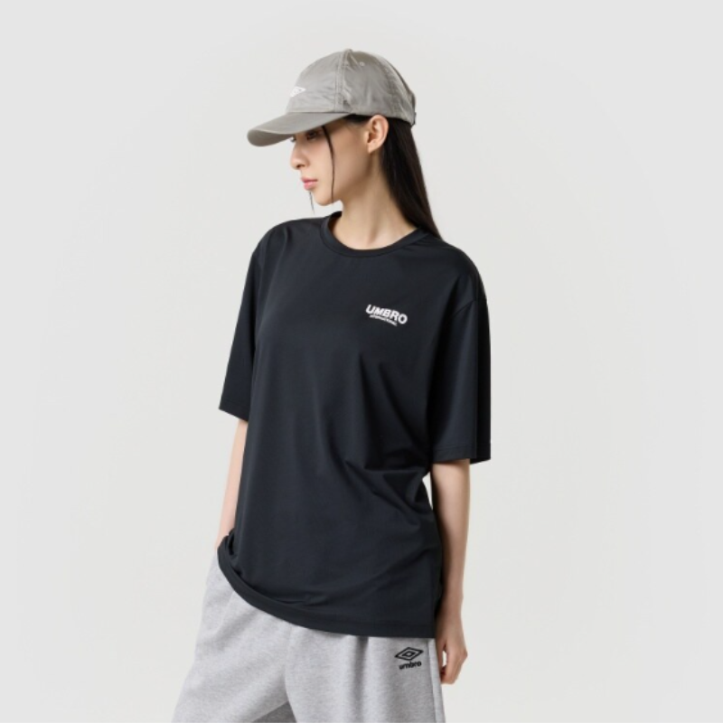 【代購】UMBRO Cool Mesh Graphic Short Sleeve T-Shirt 涼感網眼印花短袖T恤 透氣機能上衣 男女同款
