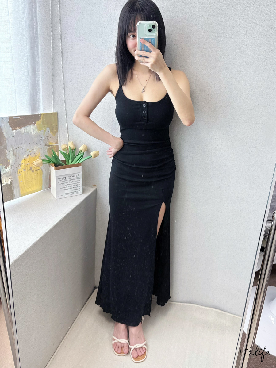 辣妹厚墊側開岔鈕扣長洋裝(黑)