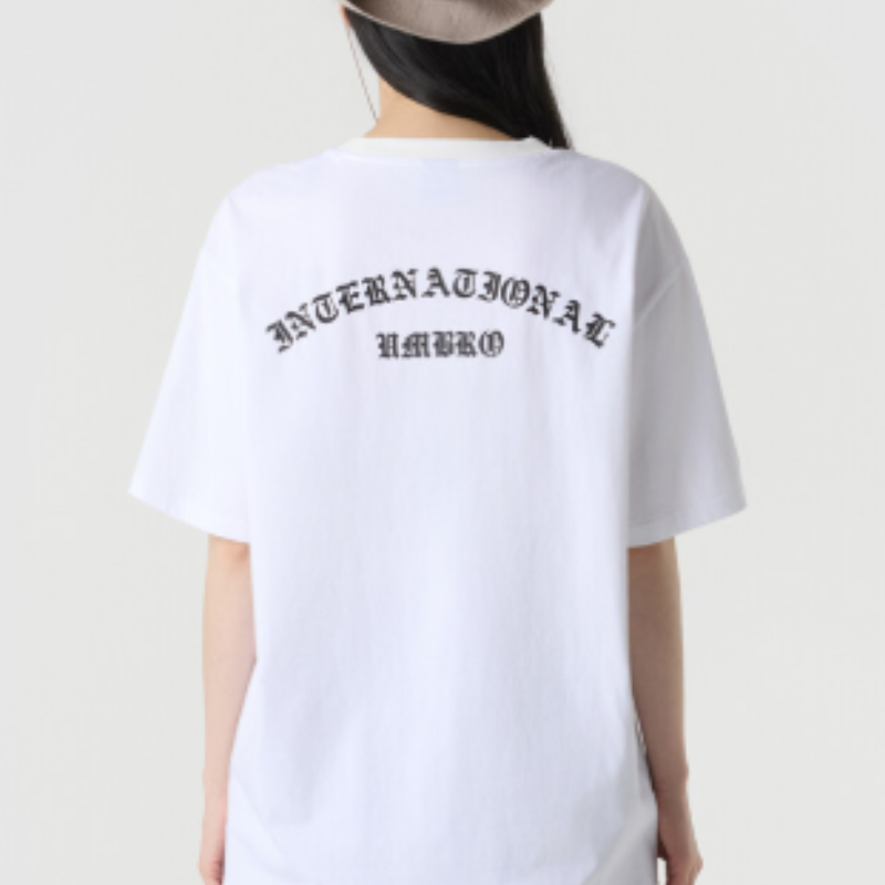 【代購】UMBRO 90 Arch Lettering Cool Pima Graphic Short Sleeve T-Shirt 90字母印花涼感Pima棉短袖T恤 舒適透氣 男女同款
