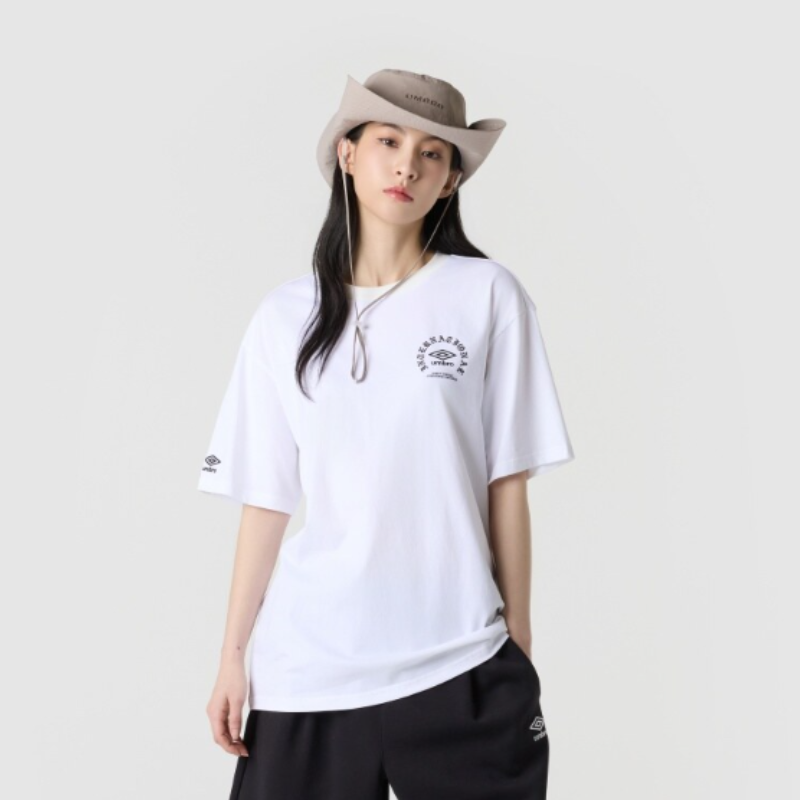 【代購】UMBRO 90 Arch Lettering Cool Pima Graphic Short Sleeve T-Shirt 90字母印花涼感Pima棉短袖T恤 舒適透氣 男女同款