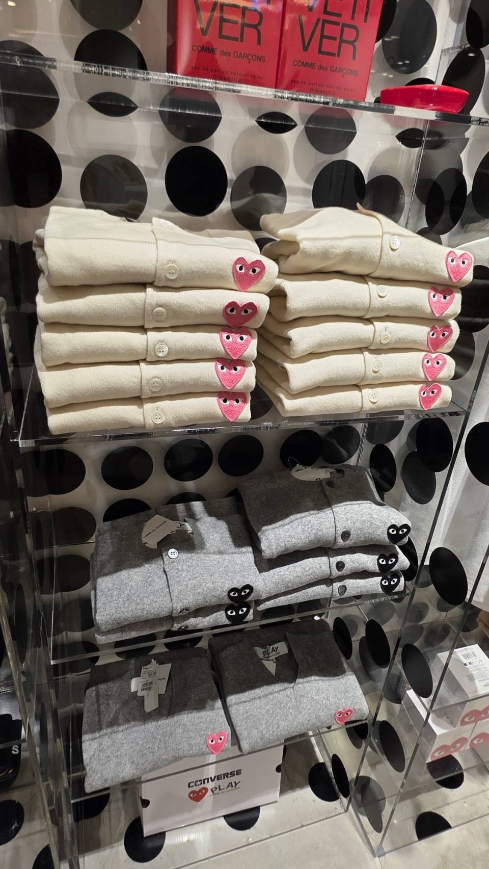 PLAY CDG Polyester V領毛衣  粉紅愛心繡標Top Worsted Yarn Lambswool Jersey Round Neck Cardigan with Pink Emblem