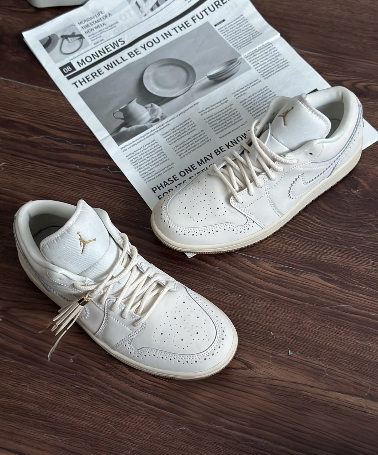 女鞋 NIKE W AIR JORDAN 1 LOW SE 珍珠粉膚 流蘇 金標 雕花 皮革 緩震 休閒鞋【IO0759-100】AJ1