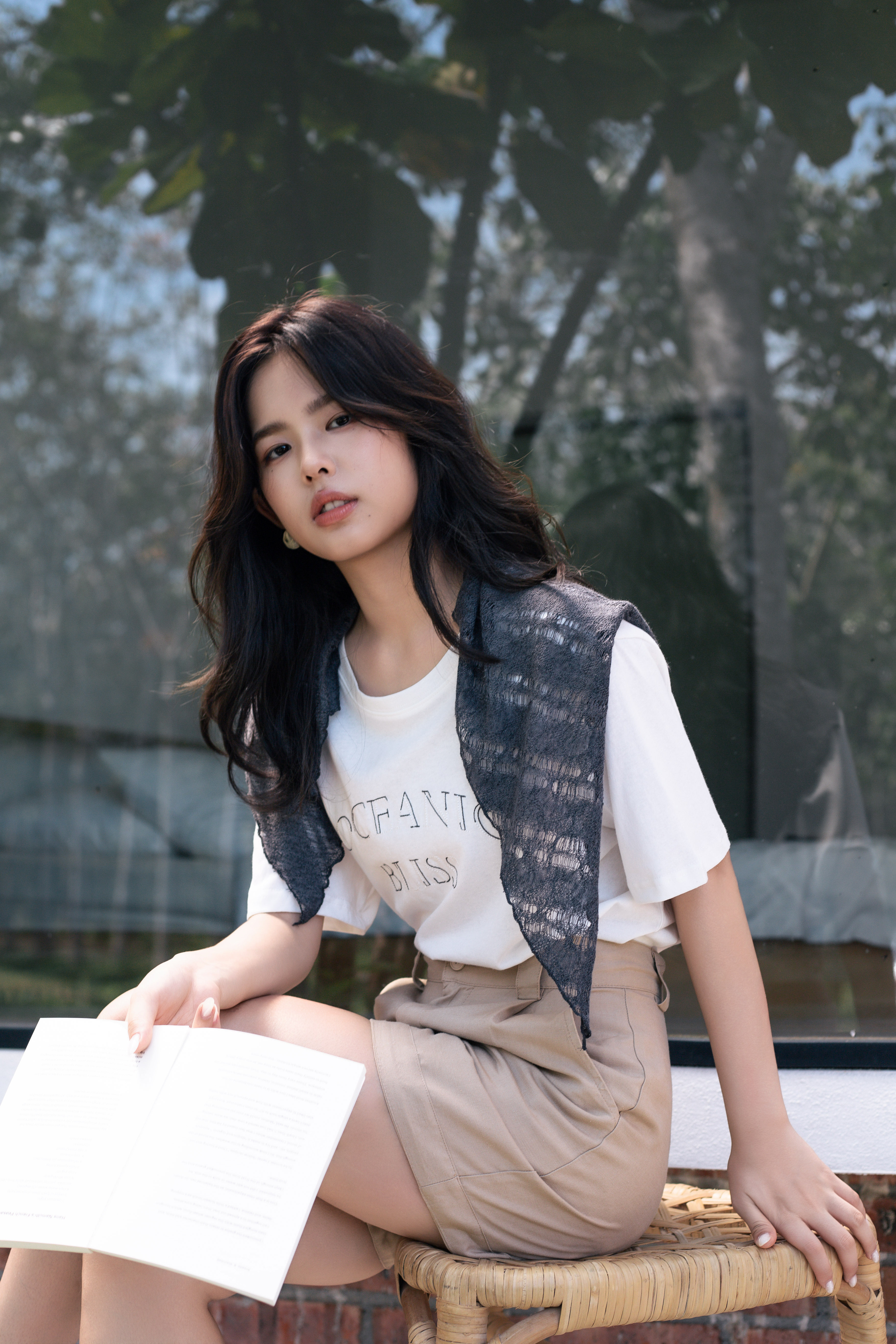 Ginea Stitchline Relaxed Tee White  ( with scarf) -2815TSWHI