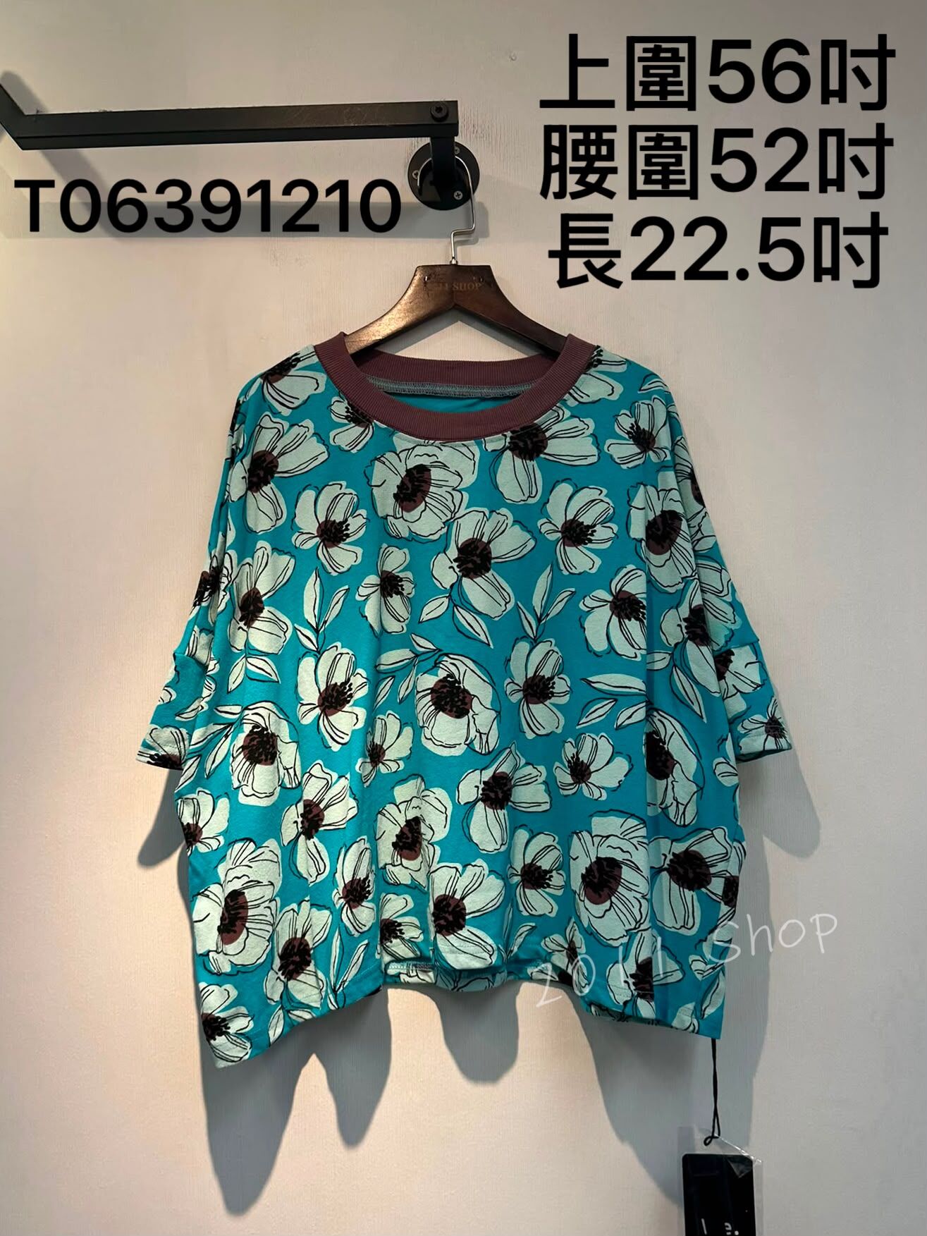 出口日本拼色線條花花TOP  上圍56吋 腰圍52吋 長22.5吋  T06391210