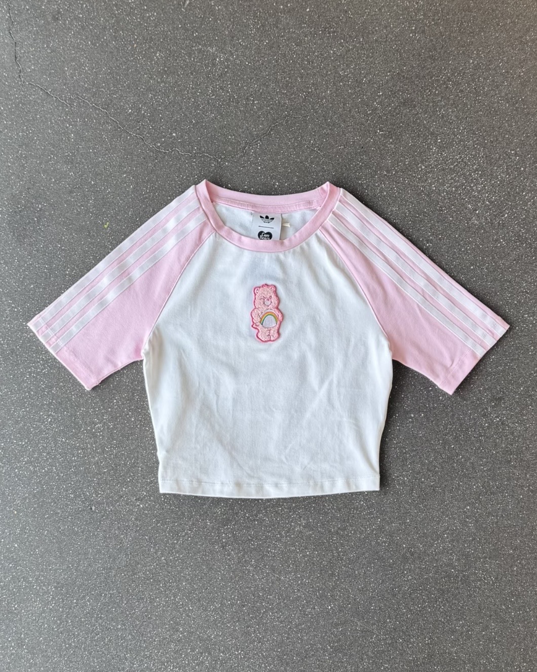CARE BEARS X ADIDAS 彩虹熊 聯名款 短版 貼身 短T 短袖 短版上衣 白色 粉紅 淡粉 Cheer Bear 樂觀熊 女款 KR9628 / 調貨
