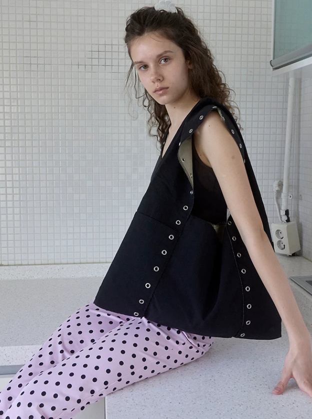 韓國代購 Archivepke Eyelet shoulder bag (Black)