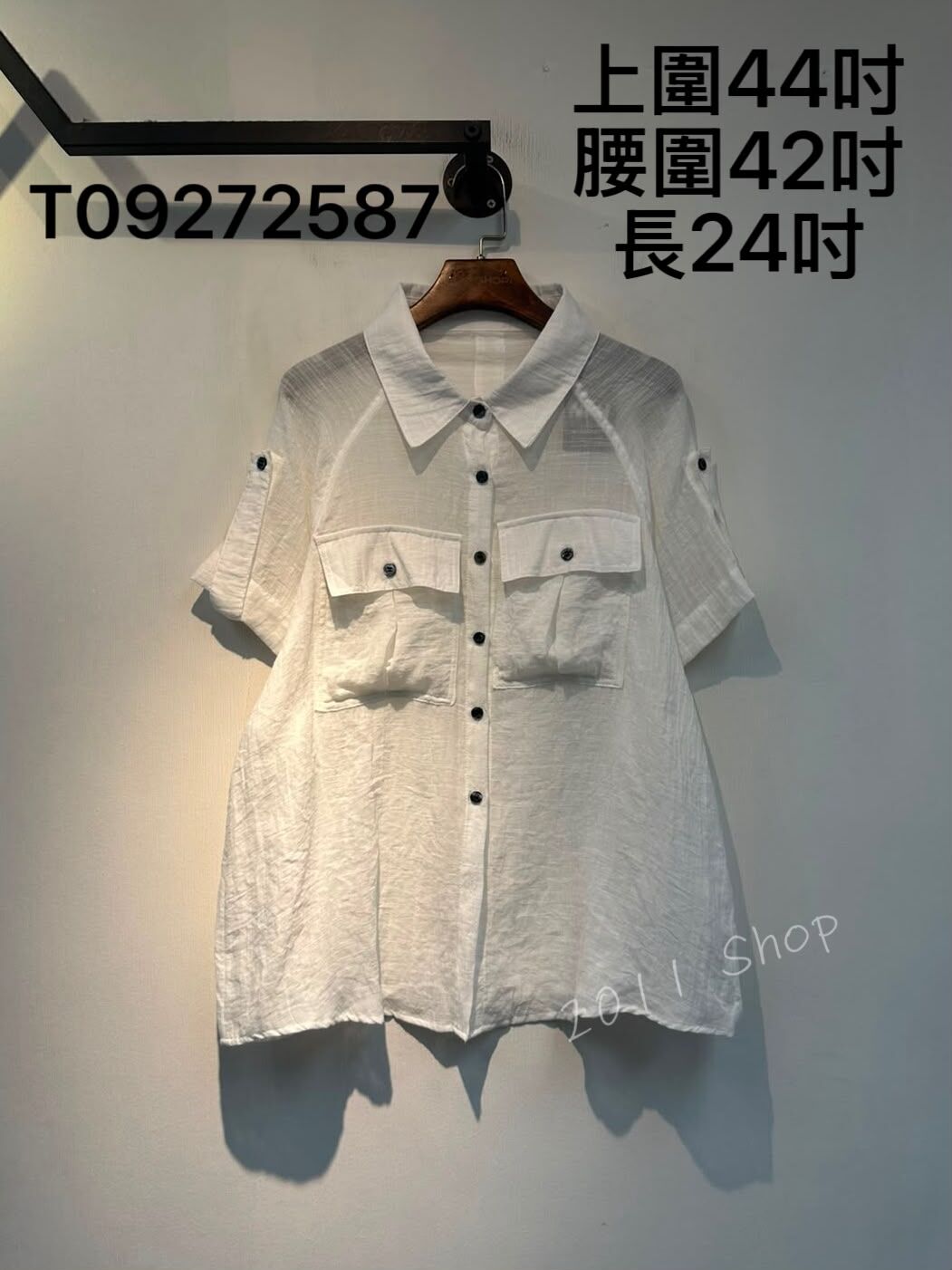 型格特色鈕扣前口袋薄料恤衫  上圍44吋 腰圍42吋 長24吋  T09272587