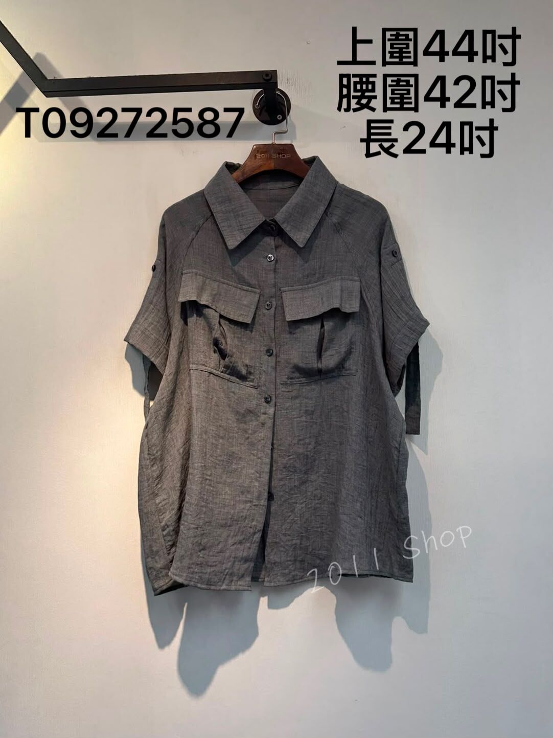 型格特色鈕扣前口袋薄料恤衫  上圍44吋 腰圍42吋 長24吋  T09272587
