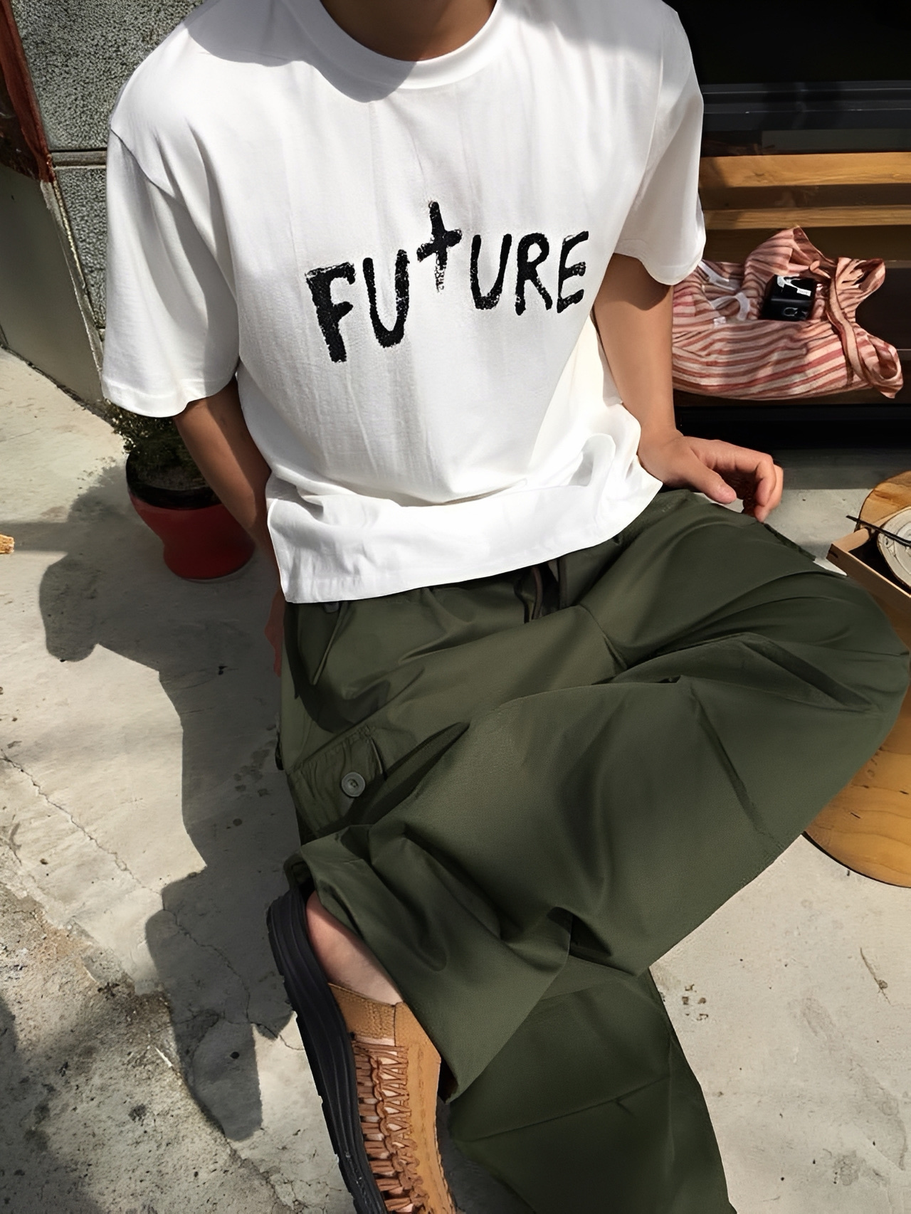 2色 刷漆 字母 FUTURE 短袖