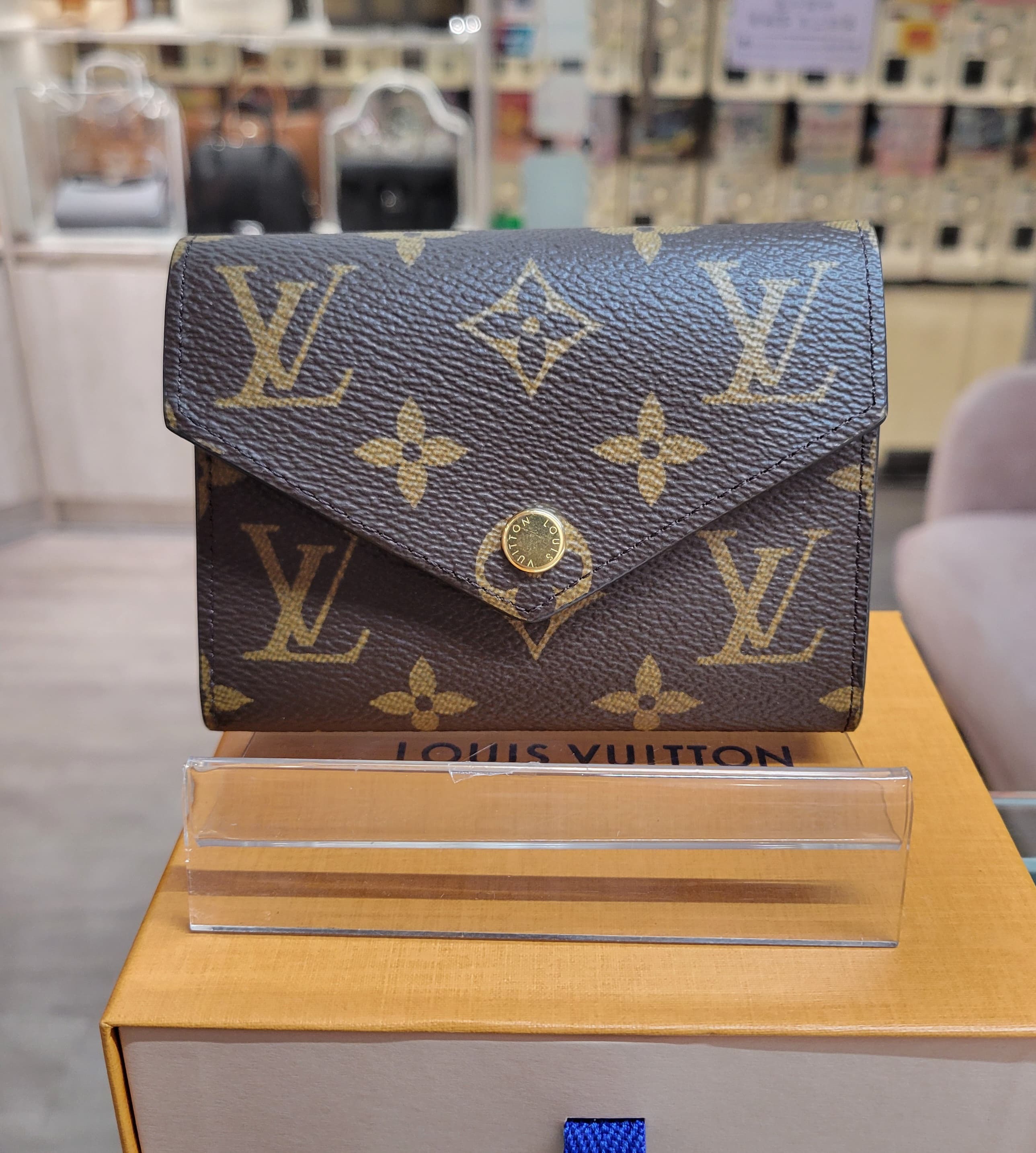 LV VICTORINE wallet M62360 pink