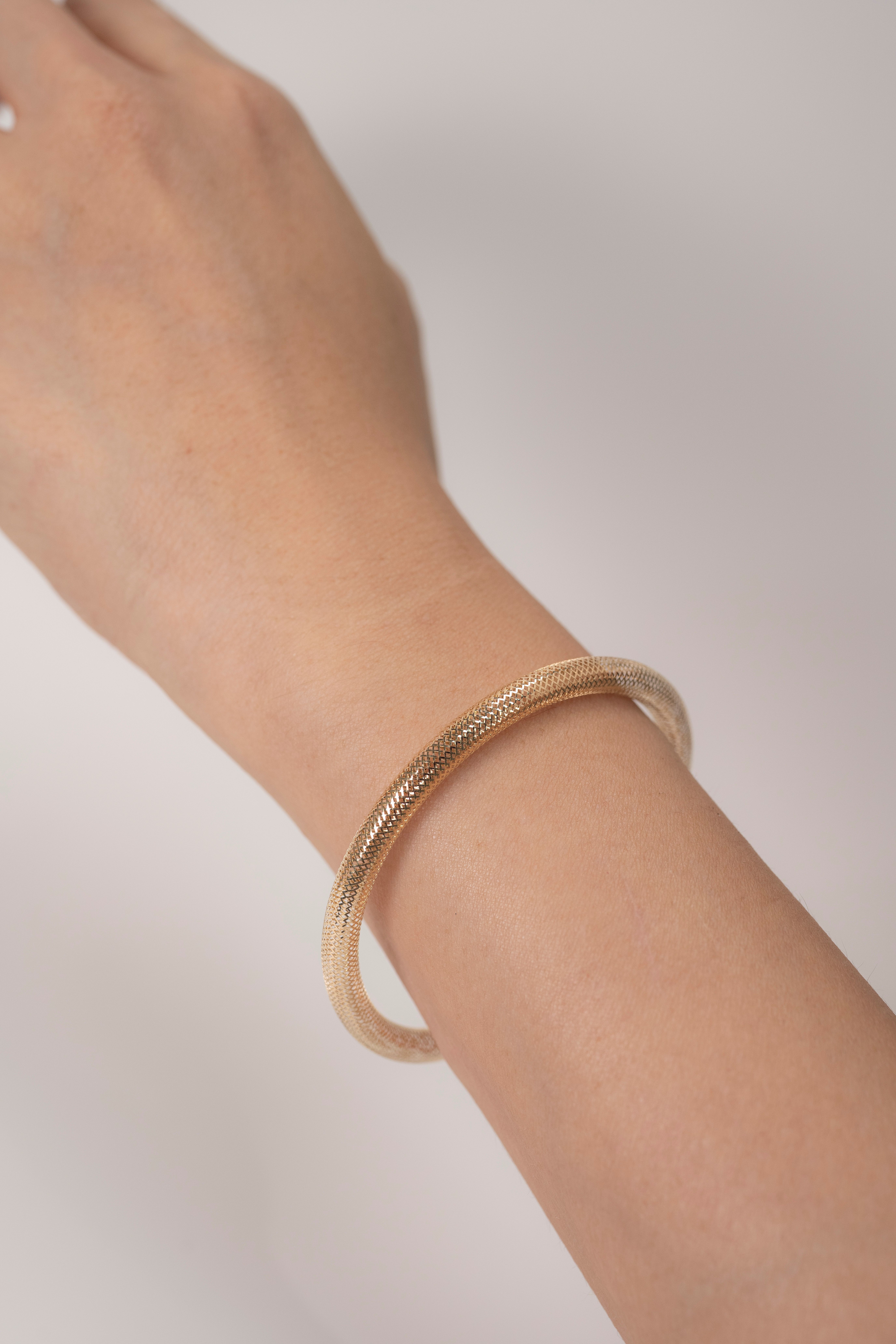 18K Italy Il Traforo Elastic Bangle