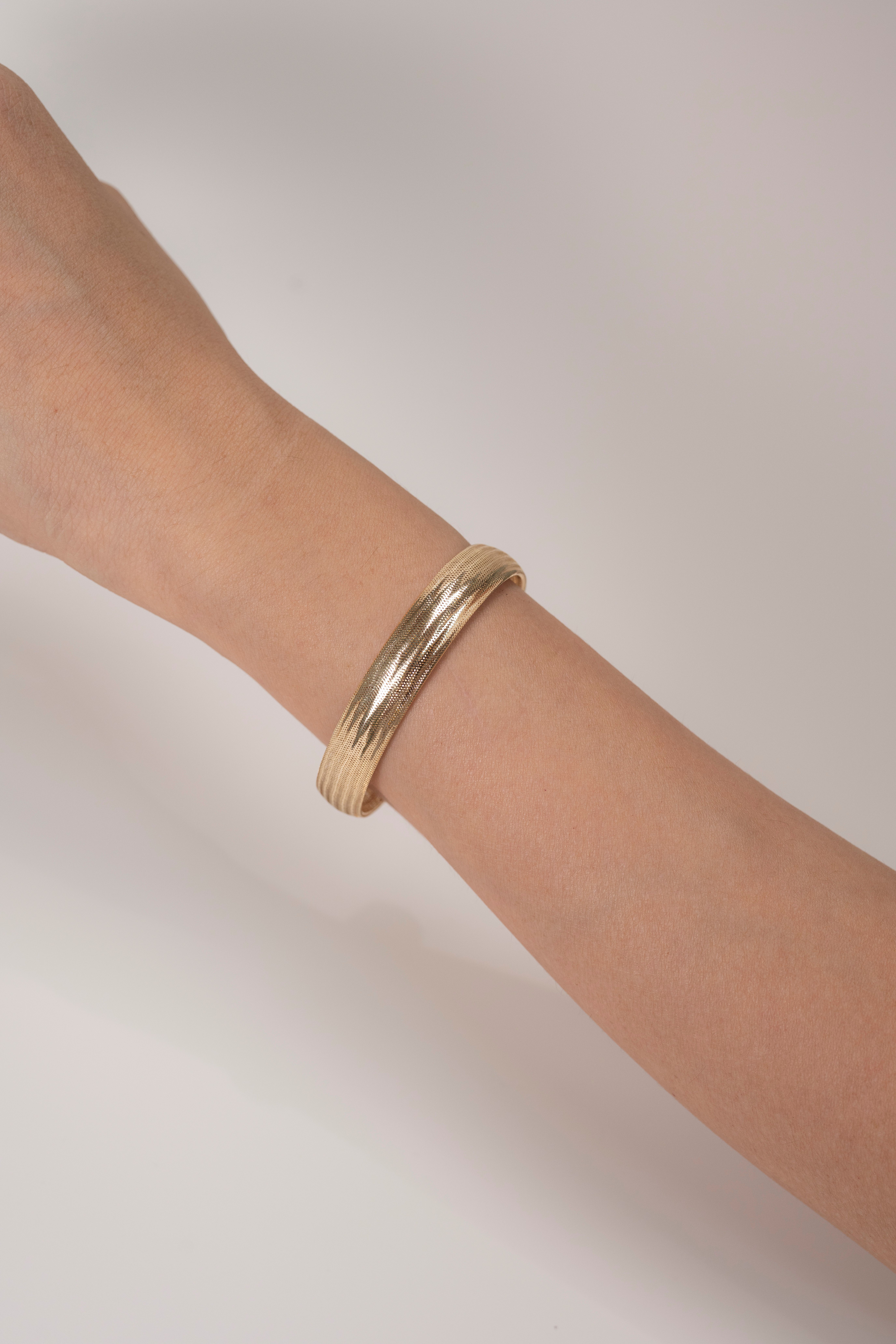 18K Italy Airy Feel Elastic Bangle