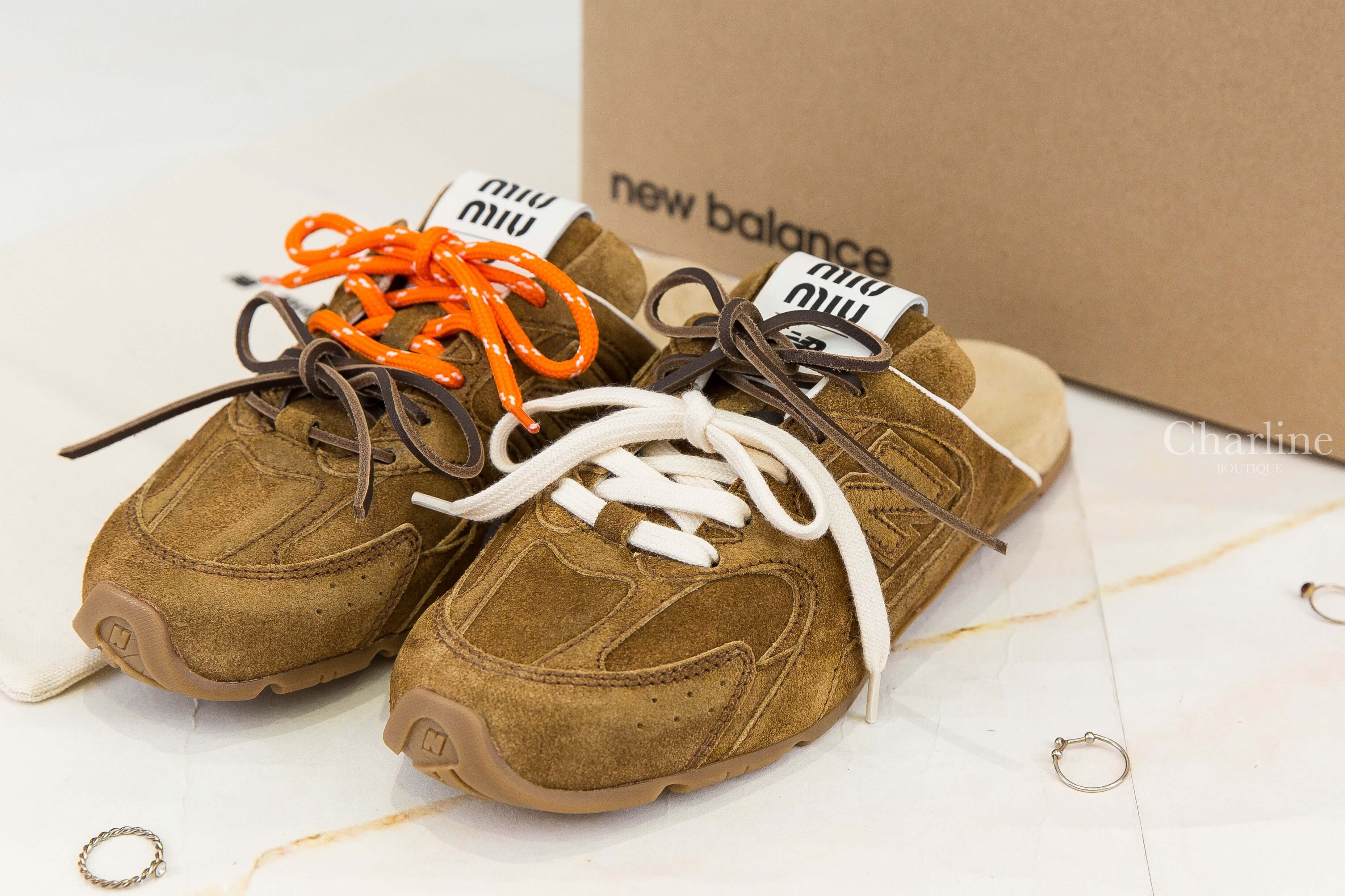 Miu Miu New Balance X Miu Miu 530 Sl Faded Suede Mules 肉桂色聯名款麂皮咖啡色橘色白色鞋帶穆勒鞋-Charline Boutique 精品代購