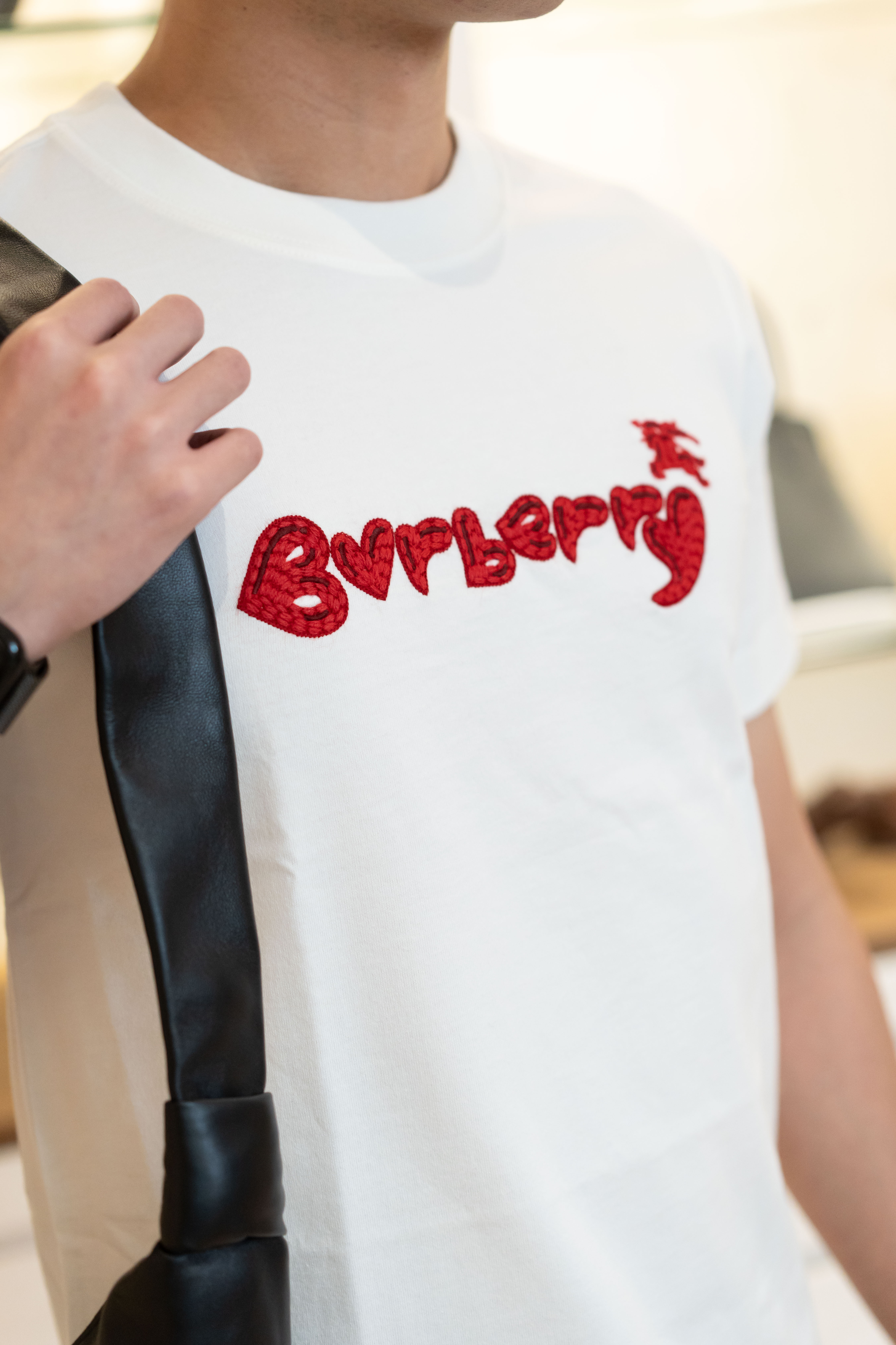 Burberry 七夕限定t-shirt 紅色刺繡
