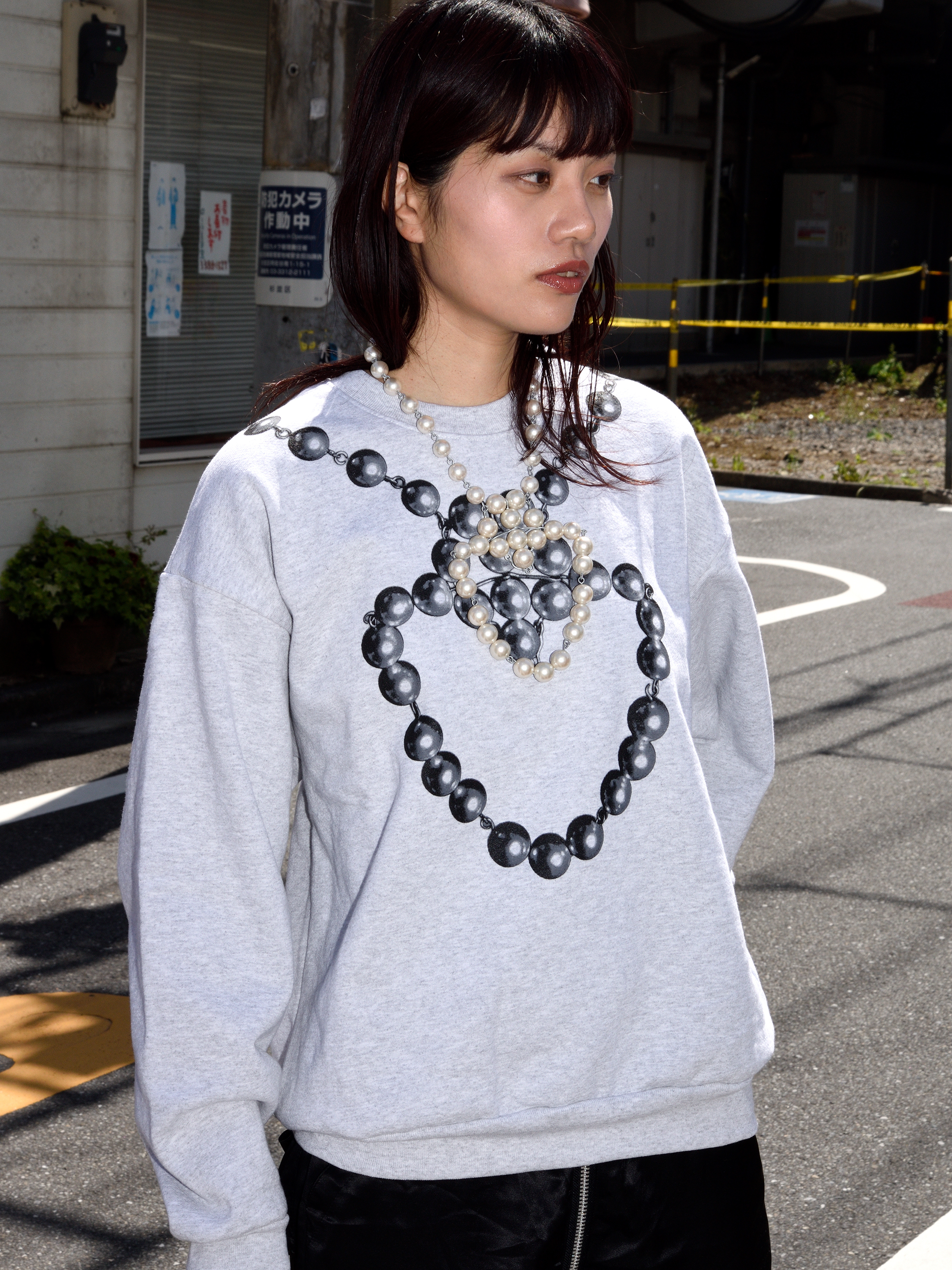 b.Eautiful "b.Eautiful x LEO GON'DO Heart Chain Crewneck Sweatshirt" (Heather Grey)