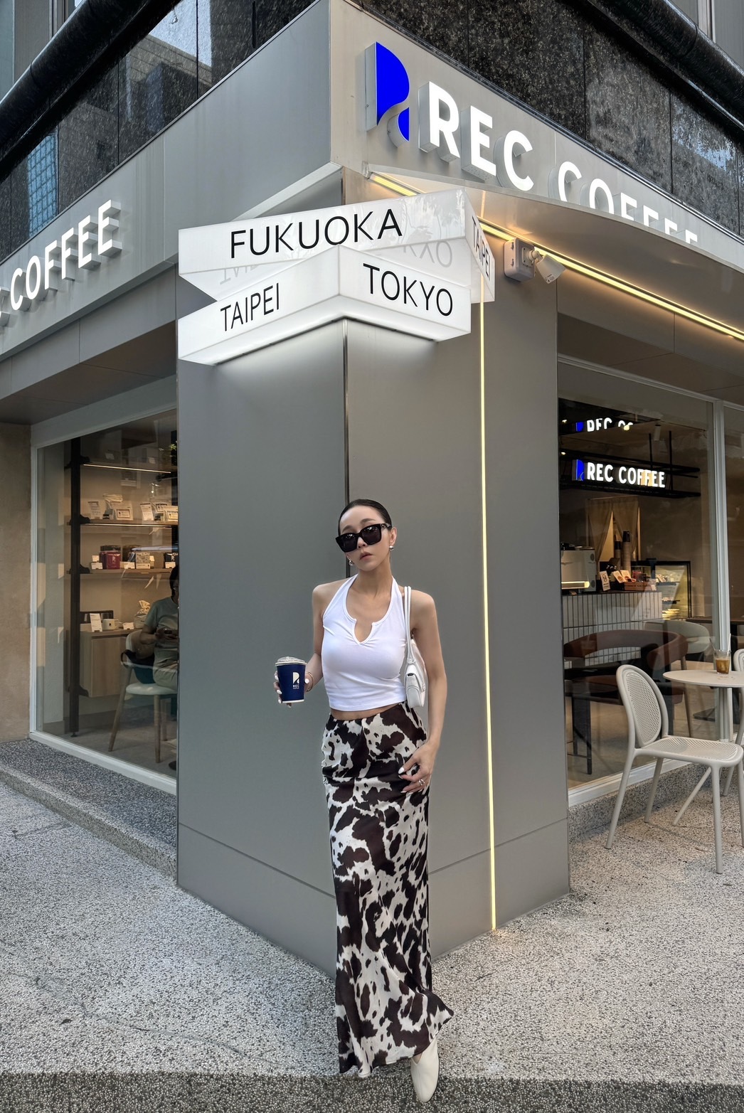 乳牛緞面裙