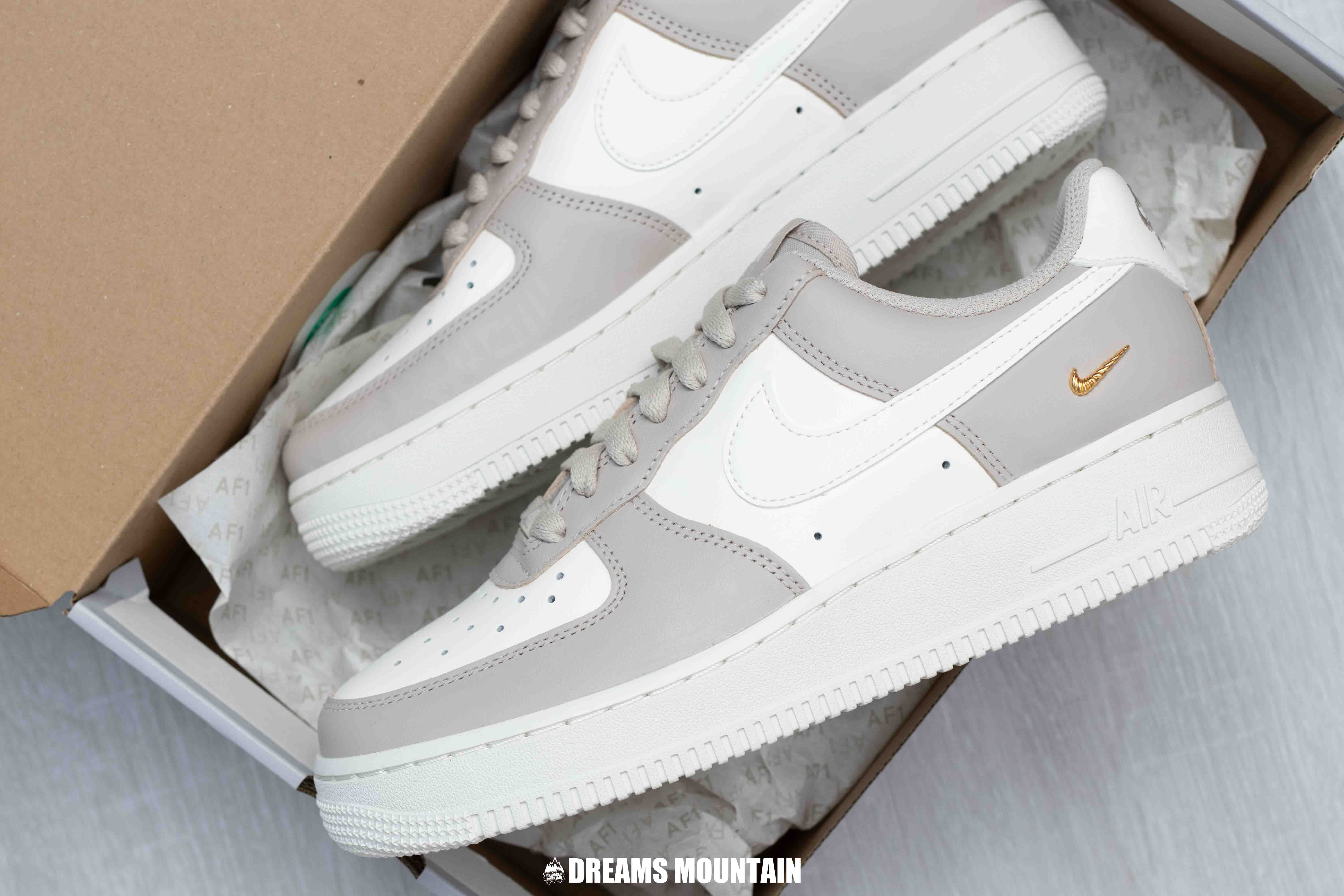 【預訂】NIKE AIR FORCE 1 小金剔燕麥奶茶-WOMEN