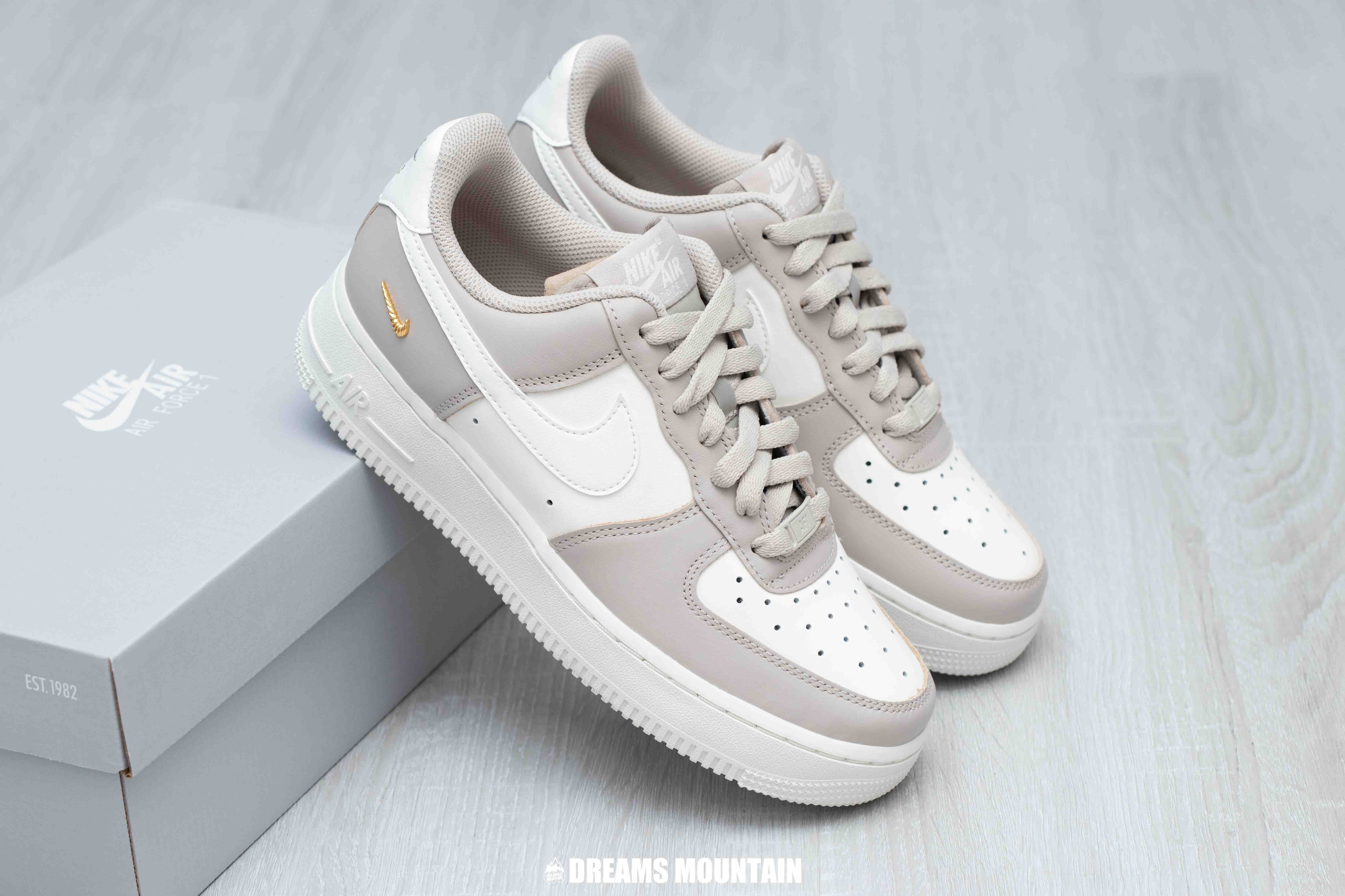 【預訂】NIKE AIR FORCE 1 小金剔燕麥奶茶-WOMEN