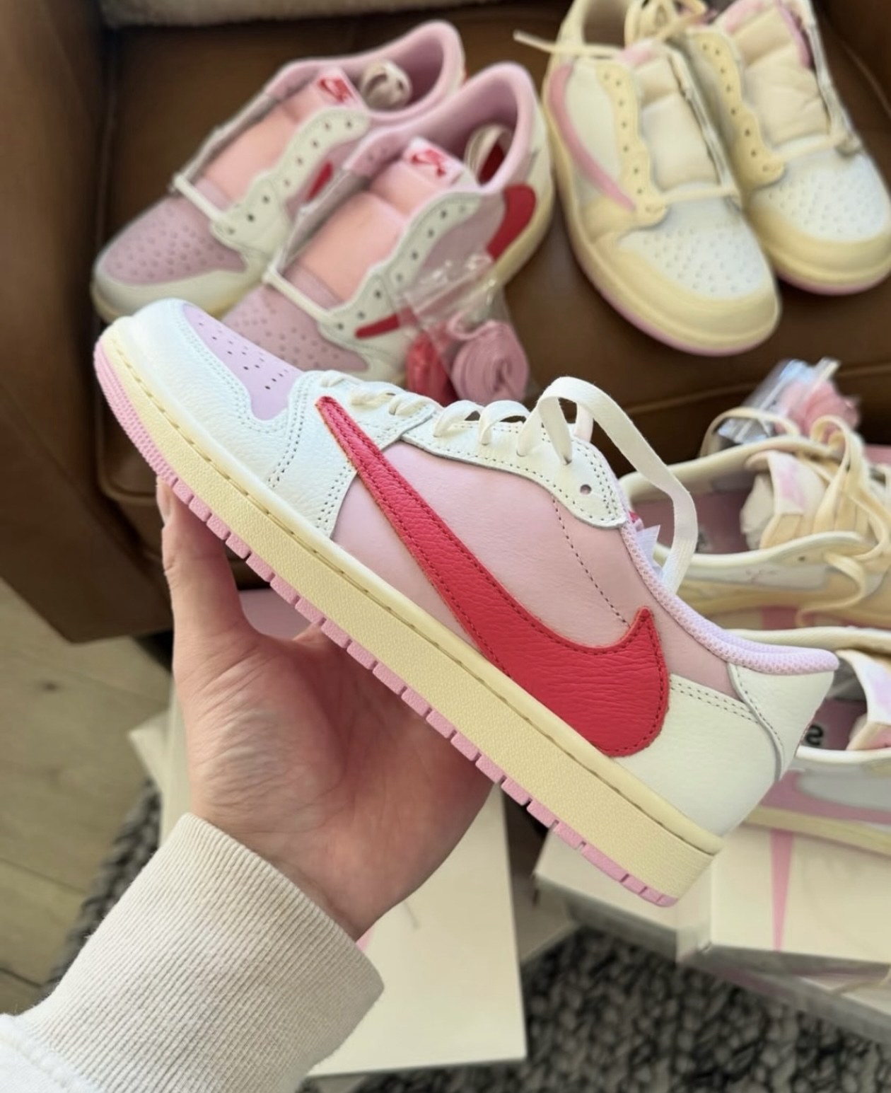 Nike Air Jordan 1 Low OG x Travis Scott "Sail Tropical Pink" 紅粉倒鉤 桃粉色 聯名 低筒休閒鞋 IQ7604-101