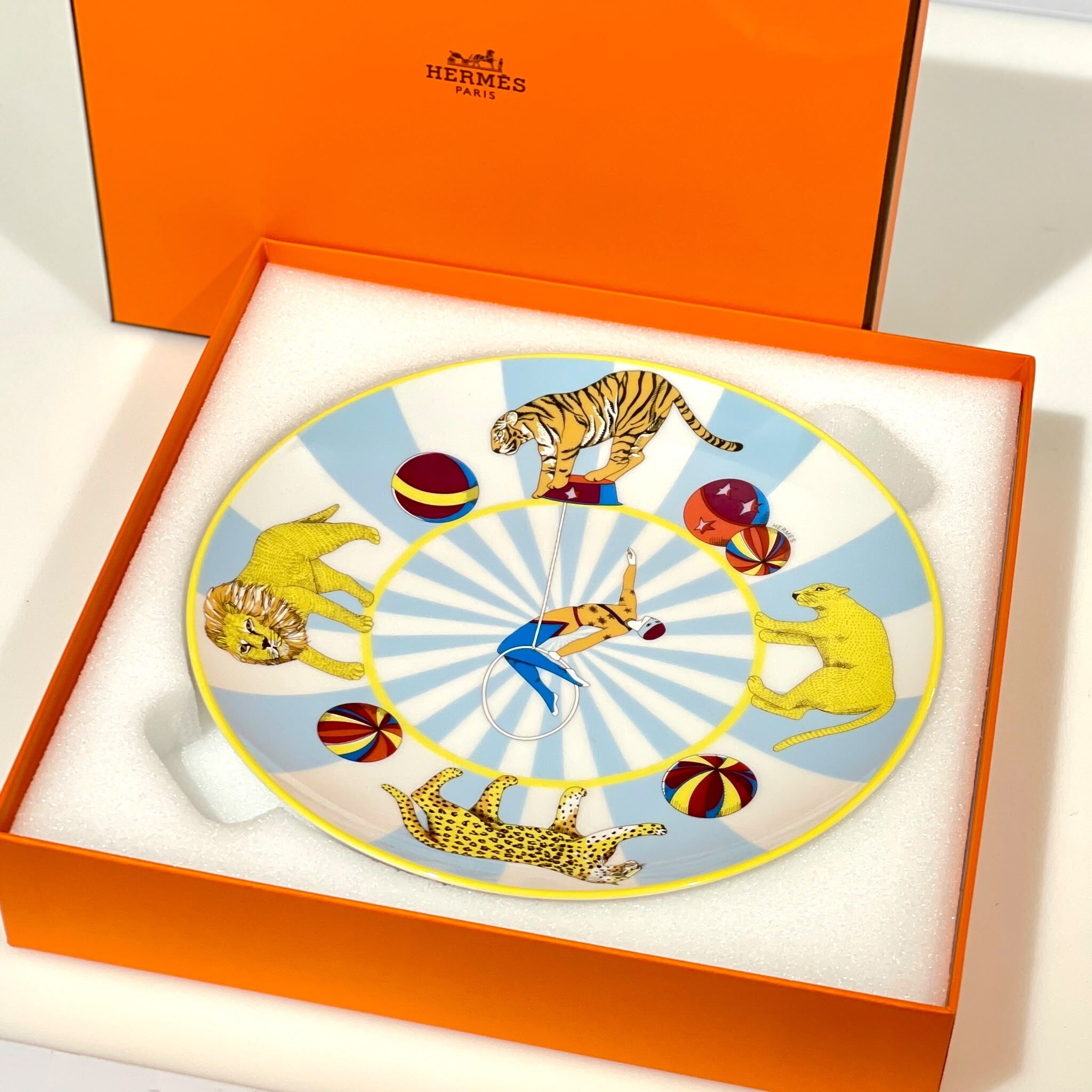 全新HERMES  Circus 甜點盤/蔬果盤21.5cm  陶瓷 馬戲團動物圖案 老虎、獅子,豹子 #BRAND NEW #香榭站正品