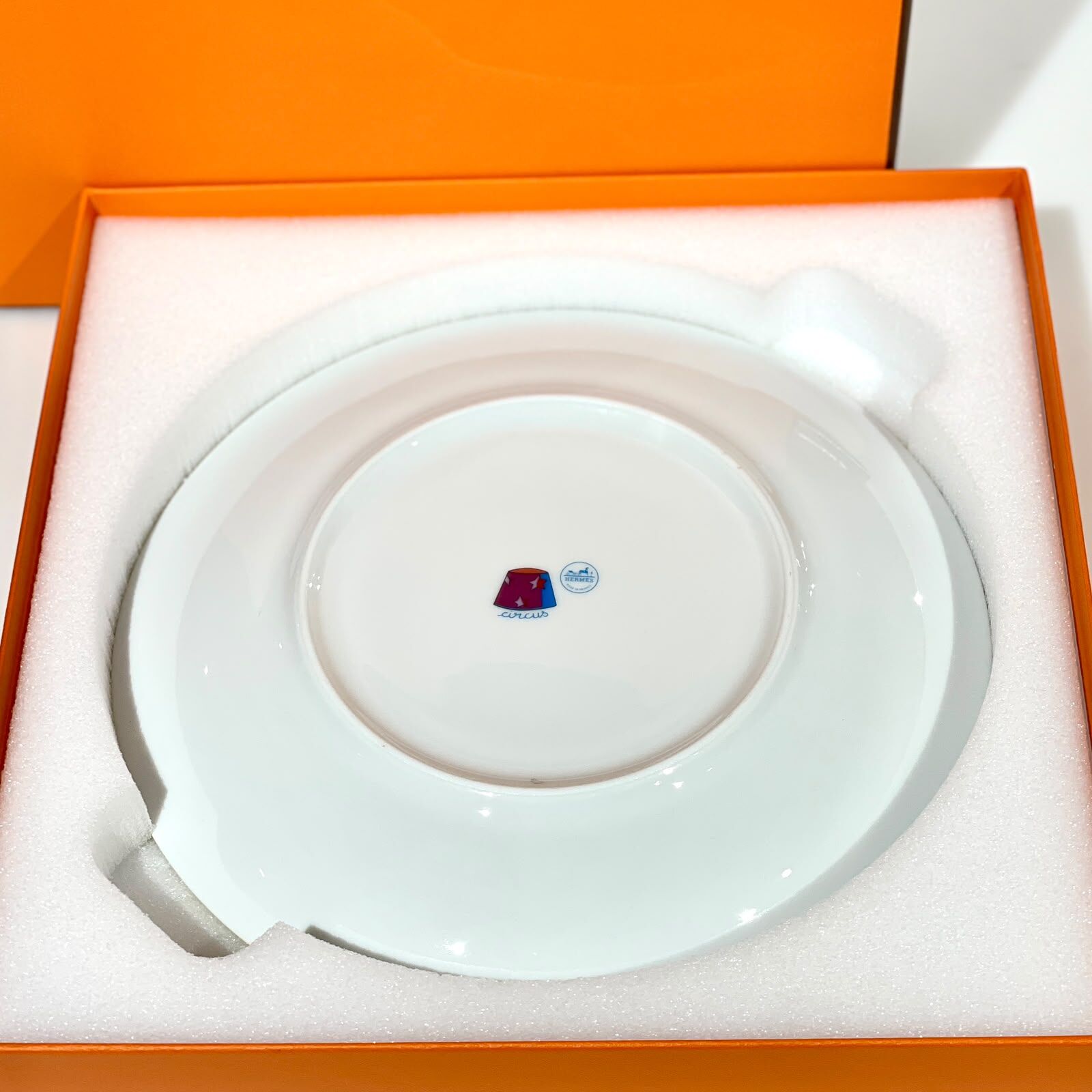 全新HERMES  Circus 甜點盤/蔬果盤21.5cm  陶瓷 馬戲團動物圖案 老虎、獅子,豹子 #BRAND NEW #香榭站正品