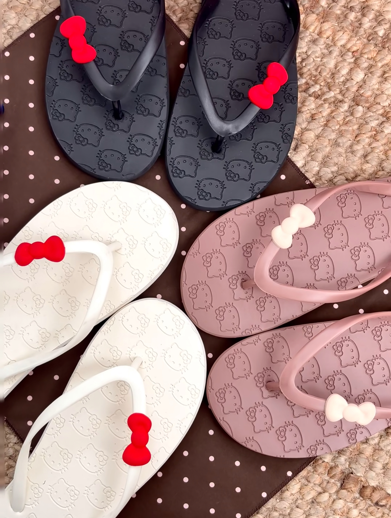代購-Sanrio三麗鷗 x Hello Kitty 凱蒂貓 滿印 沙灘 人字拖 拖鞋