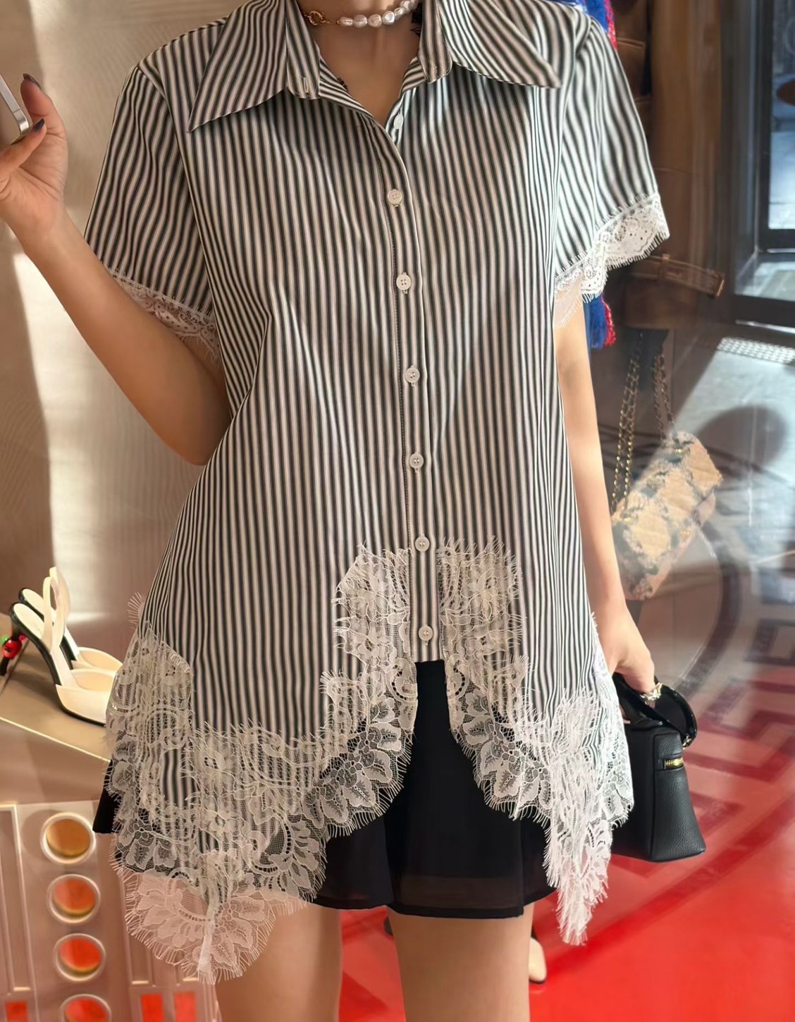 直線拚不規則蕾絲長襯衫