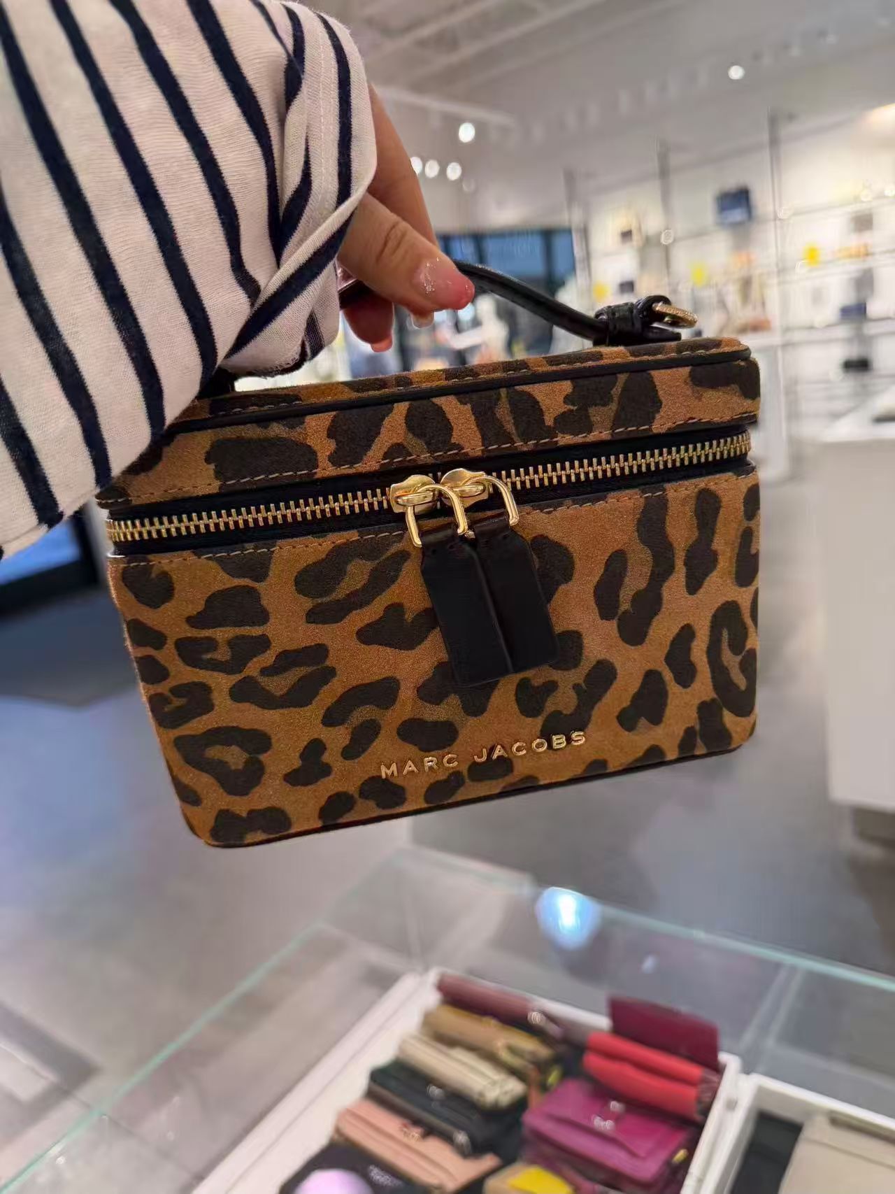 【預購】MARC JACOBS H071005 The Vanity Bag 方盒包