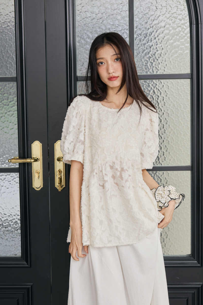 雙綁帶立體泡泡紋澎袖上衣