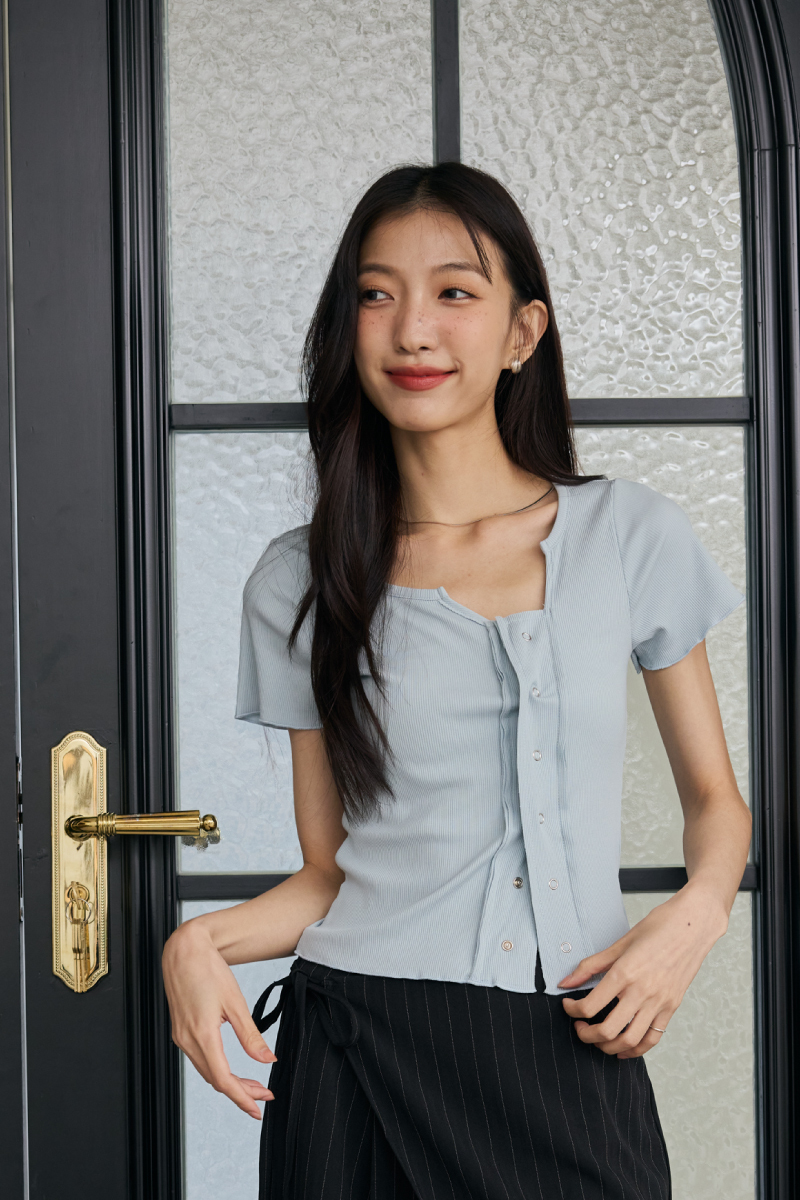 不對稱領口修身排釦上衣