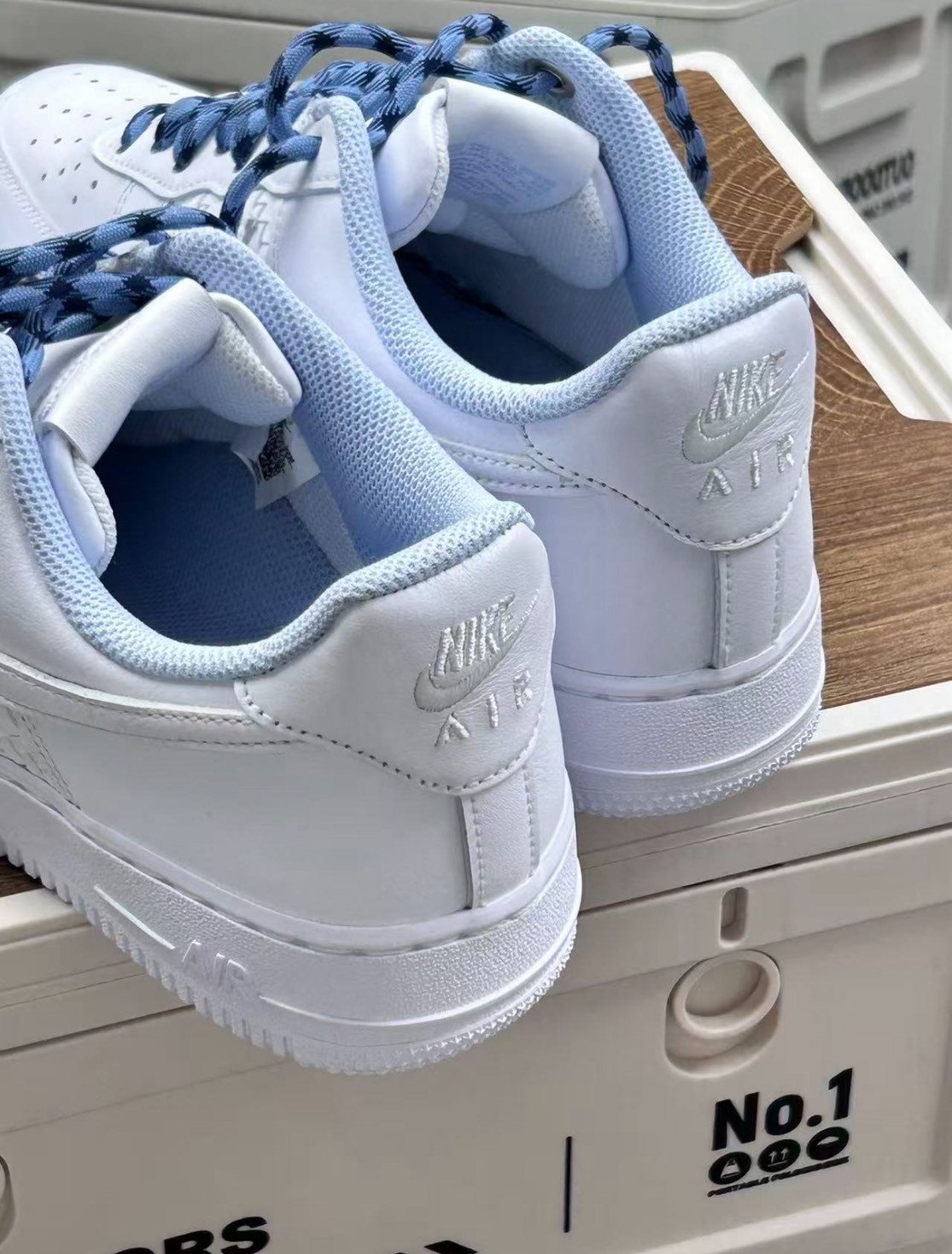 【預購】  NIKE AIR FORCE 1 '07 LV8 ESS+ 白氫藍  白藍 冰藍 編織 皮標 荔枝皮 皮革 青花瓷 IW1892-111