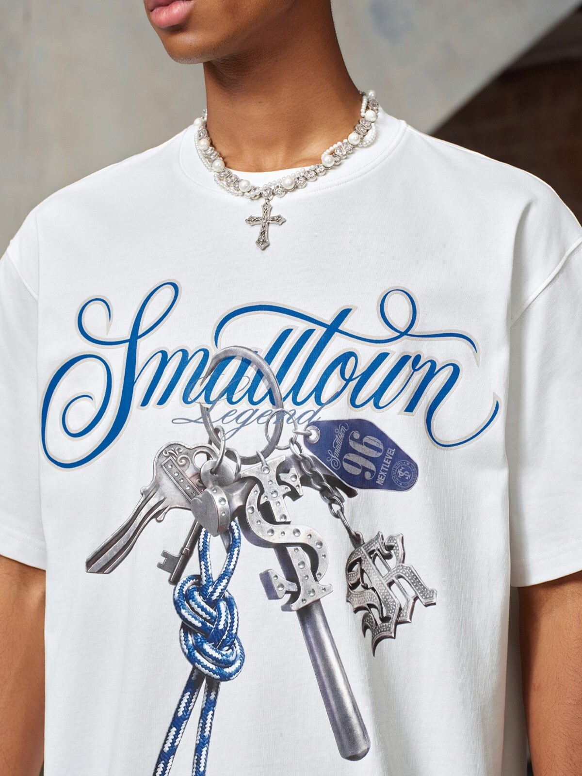 STK SmallTownKid 草寫字母Logo 錘子鑰匙扣燙鑽印花 短袖T