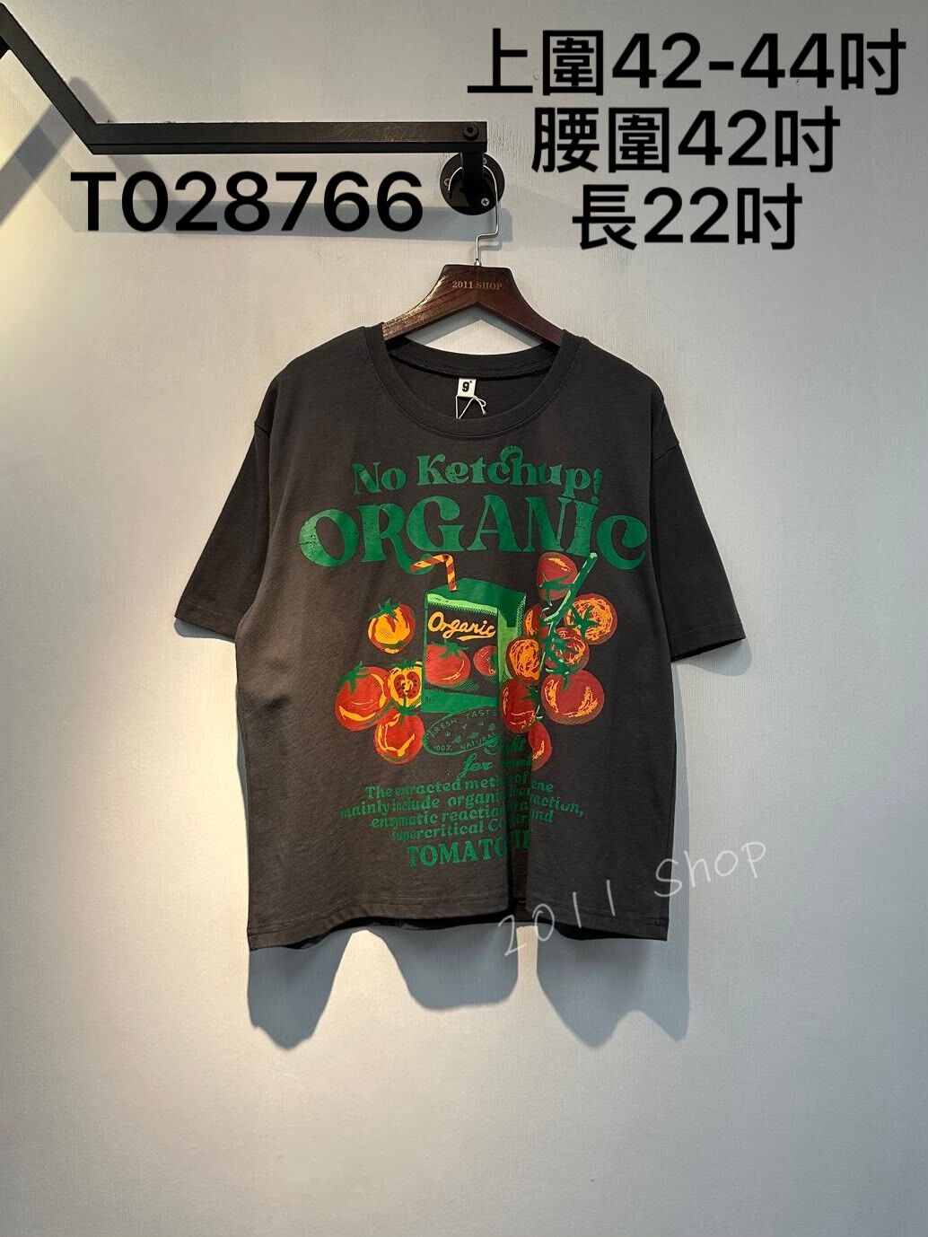 圓領英文字蕃茄汁印花T恤  上圍42-44吋 腰圍42吋 長22吋  T028766