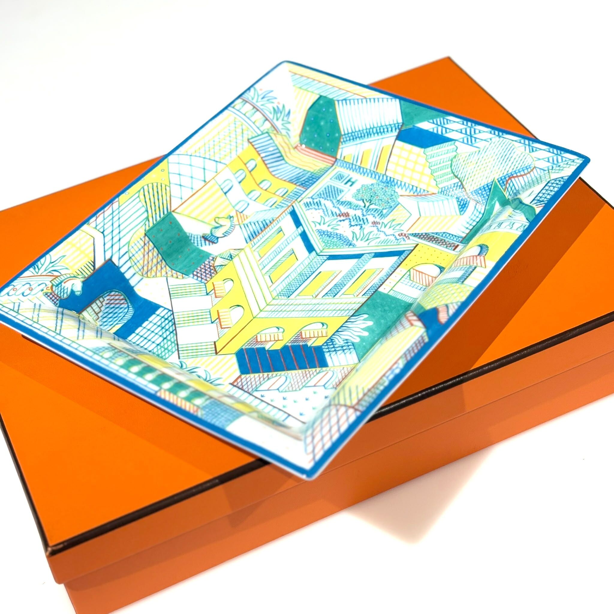 全新HERMES  Les Cavaliers 托盤 21 cm 陶瓷 藍綠黃幾何圖案 #BRAND NEW #香榭站正品
