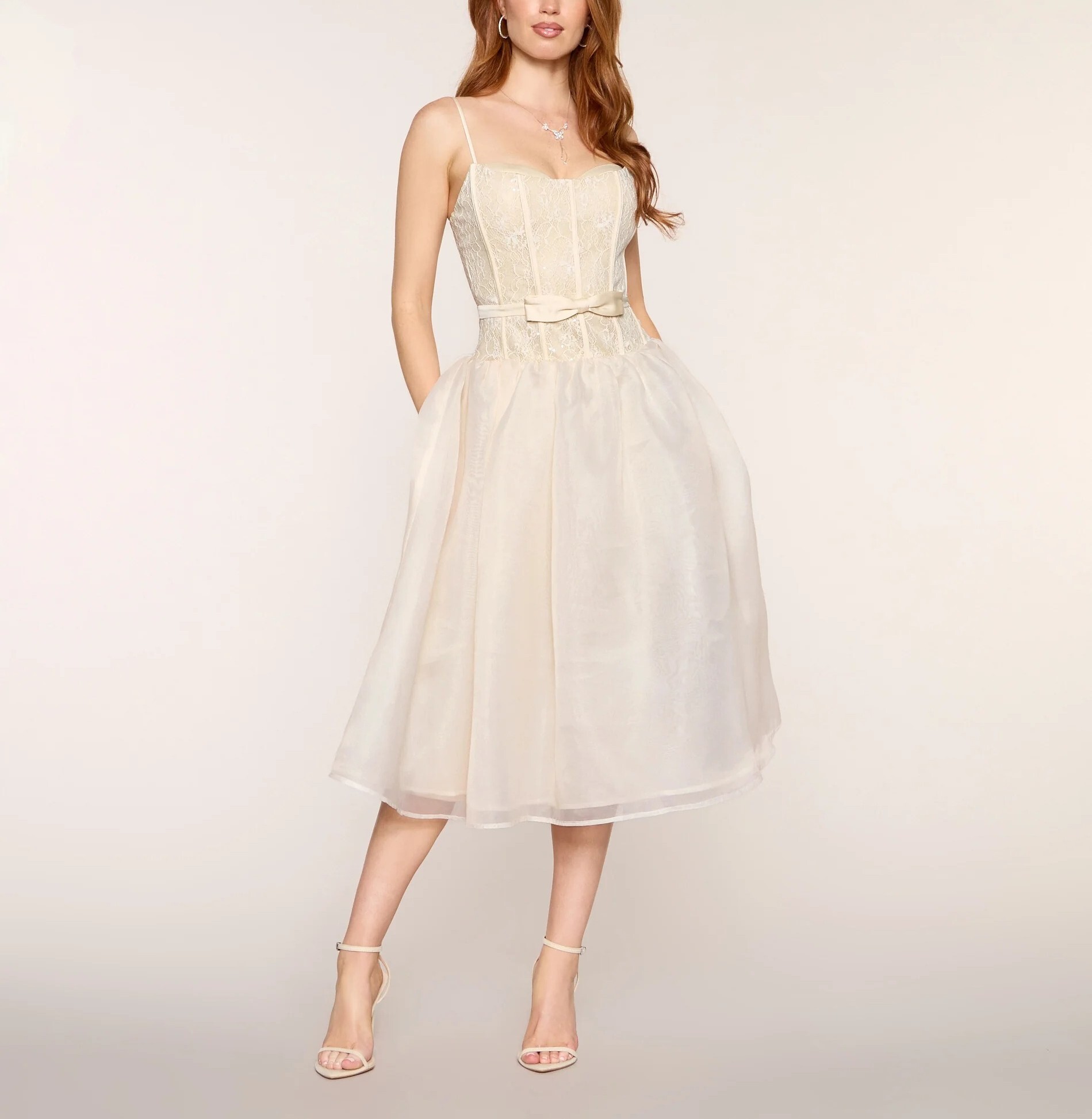 Ivory米白色亮片蕾絲蝴蝶結飾綁帶馬甲澎澎Dress