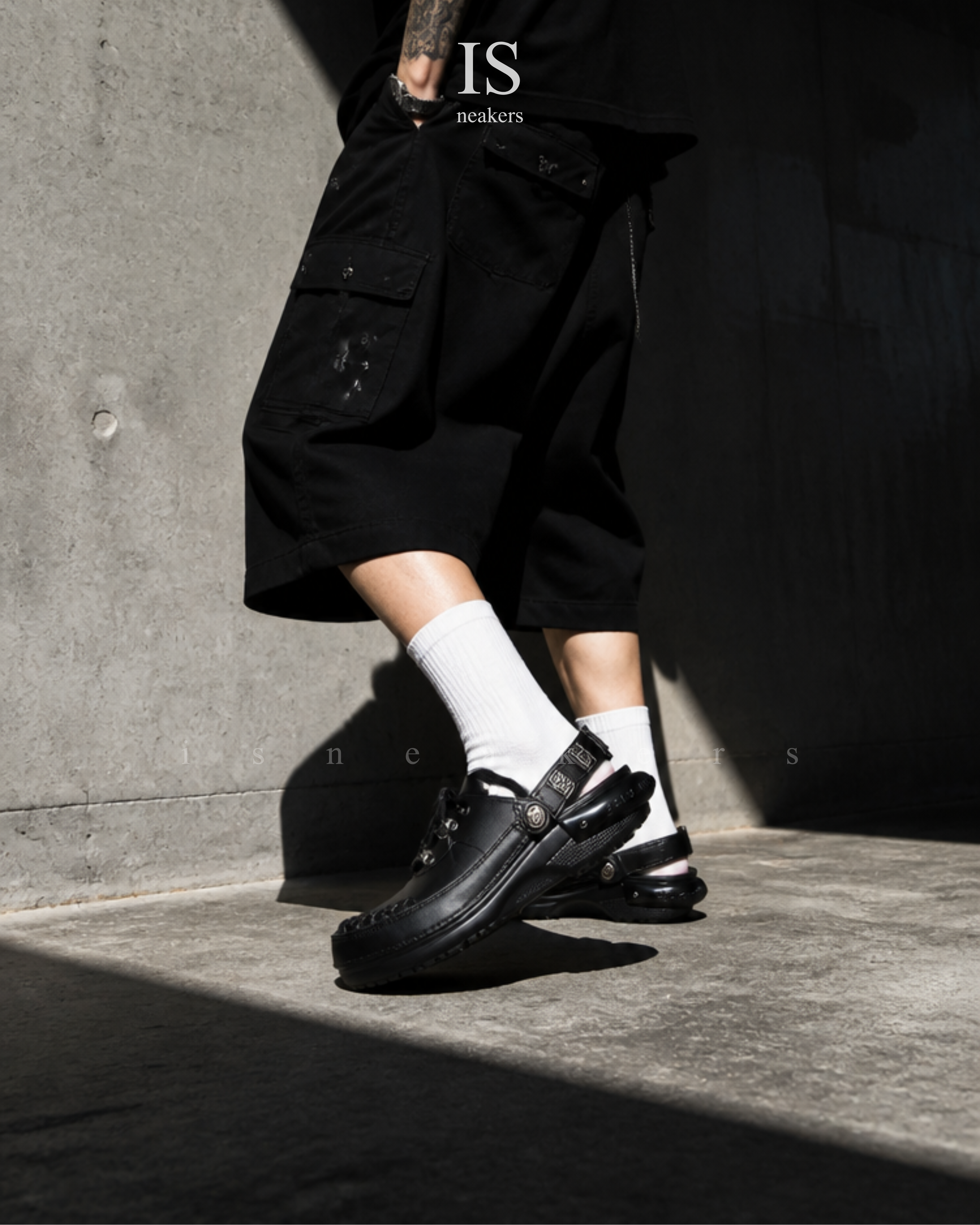 iSNEAKERS｜Crocs卡駱馳 × ANDERSSON BELL EVA 經典舒適 洞洞鞋 男女同款 黑色 212488