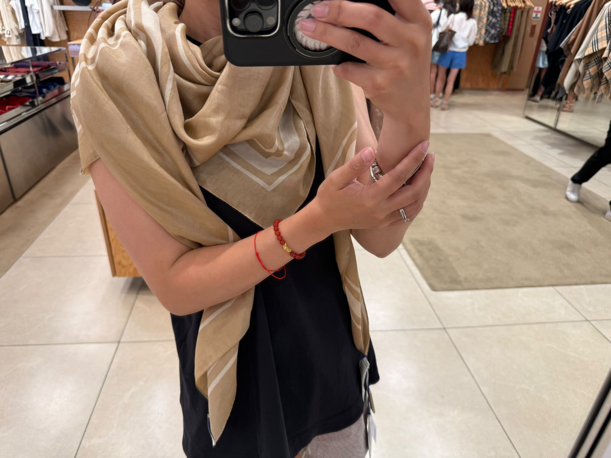 LYS02058 Burberry 絲質大方巾