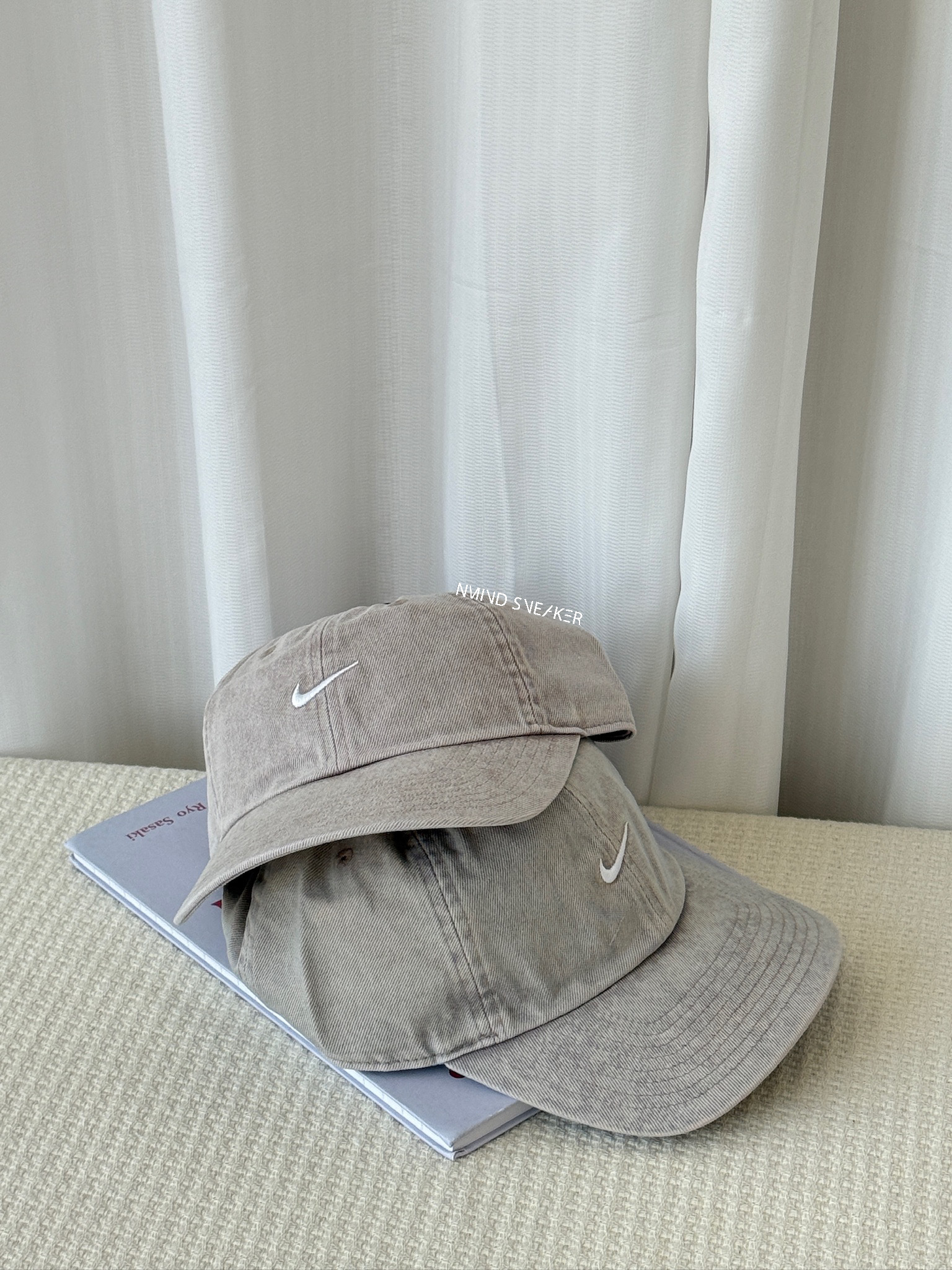 <勾勾刷色百搭神器> NIKE CLUB 奶茶色 水洗 刺繡 老帽 棒球帽