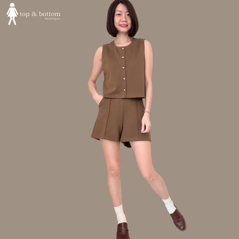 SOFT FABRIC SLEEVELESS BUTTON BLOUSE