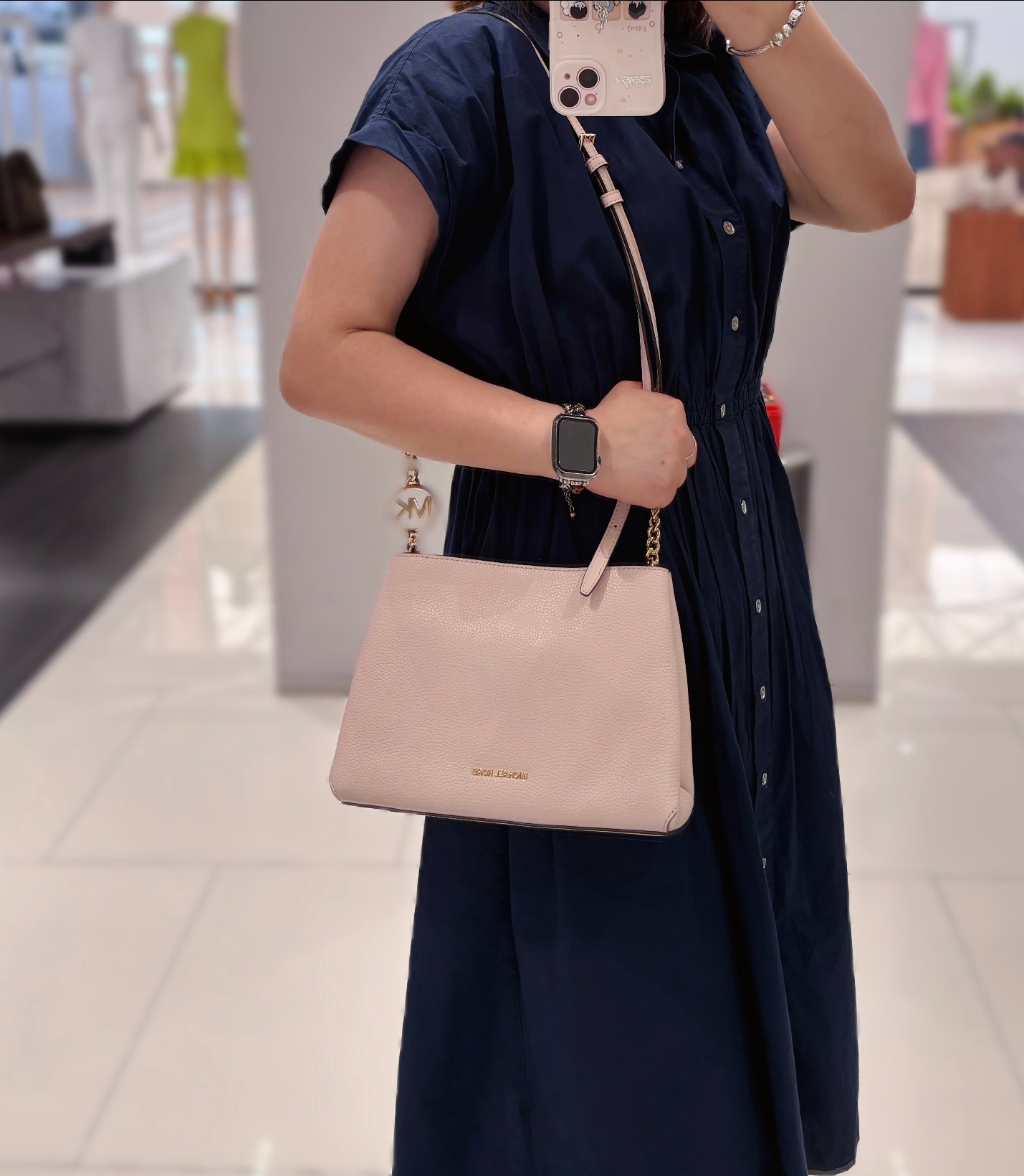 【預購】 Michael Kors H071119 Christina 荔枝纹斜挎包