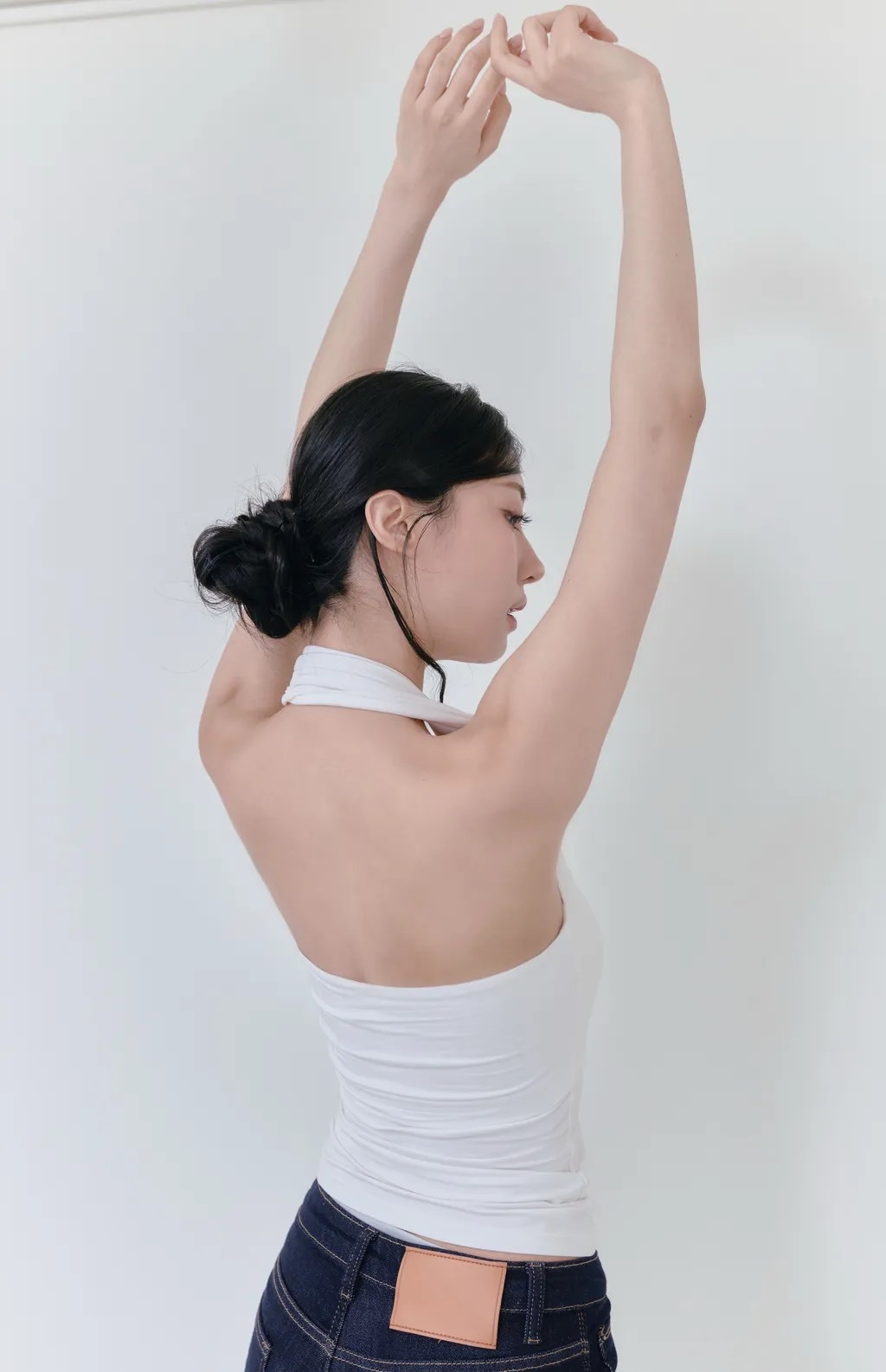 <層次感瑜伽穿搭✨>PopoButt.YC 掛脖寬褶肩帶修身運動Bra Top 四色 白 黑 深灰 卡其