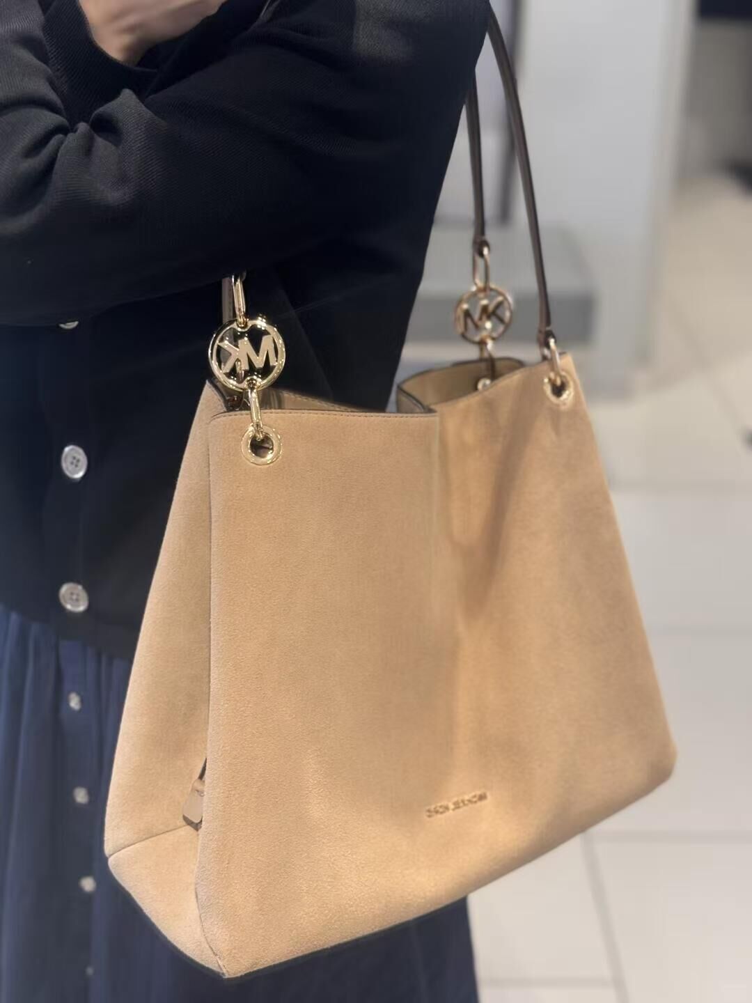 【預購】Michael Kors H071152 Christina 大號麂皮肩背袋