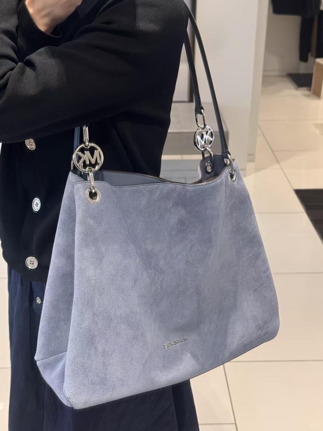 【預購】Michael Kors H071152 Christina 大號麂皮肩背袋