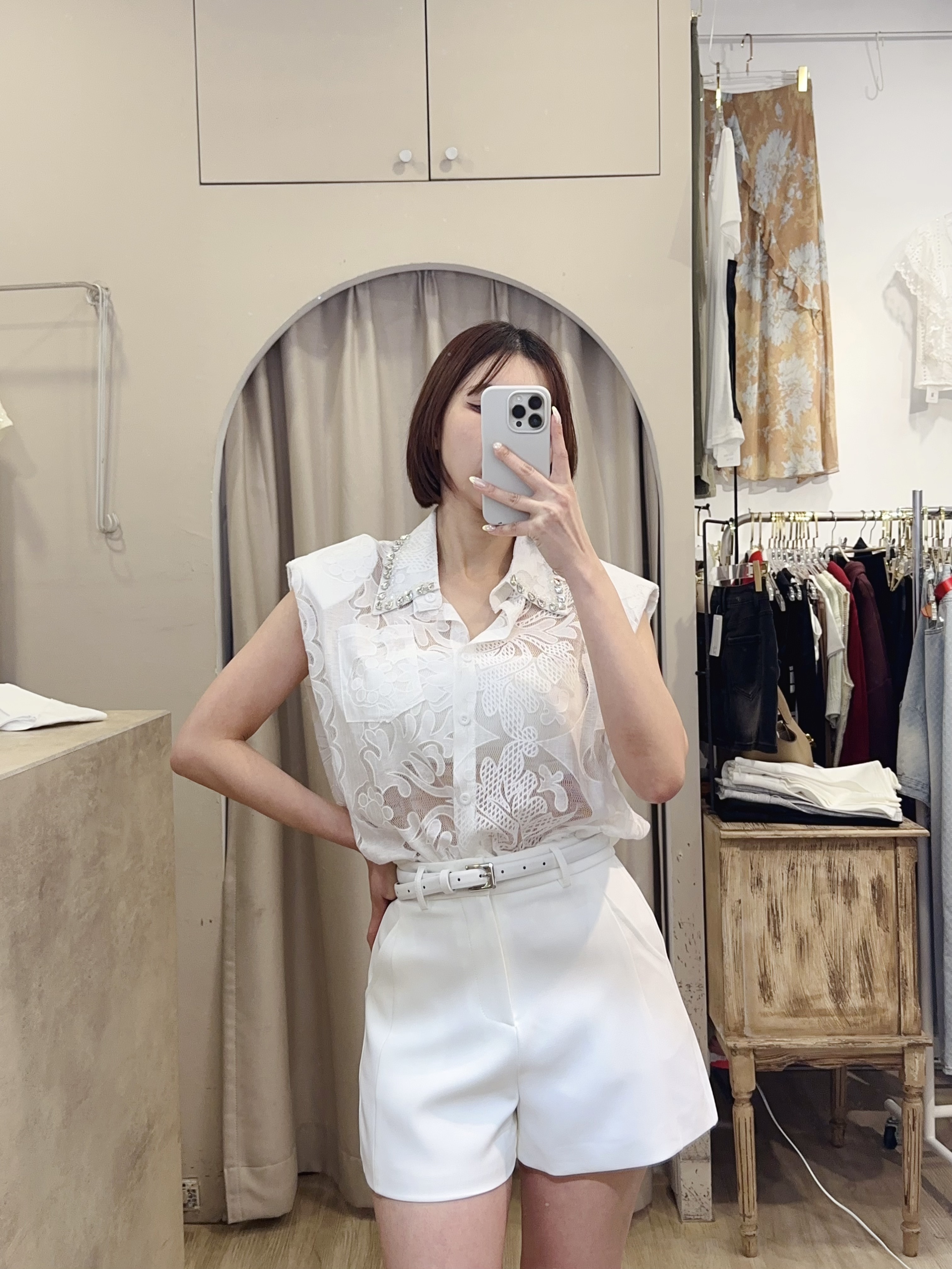 女王領鑽蕾絲縮腰襯衫