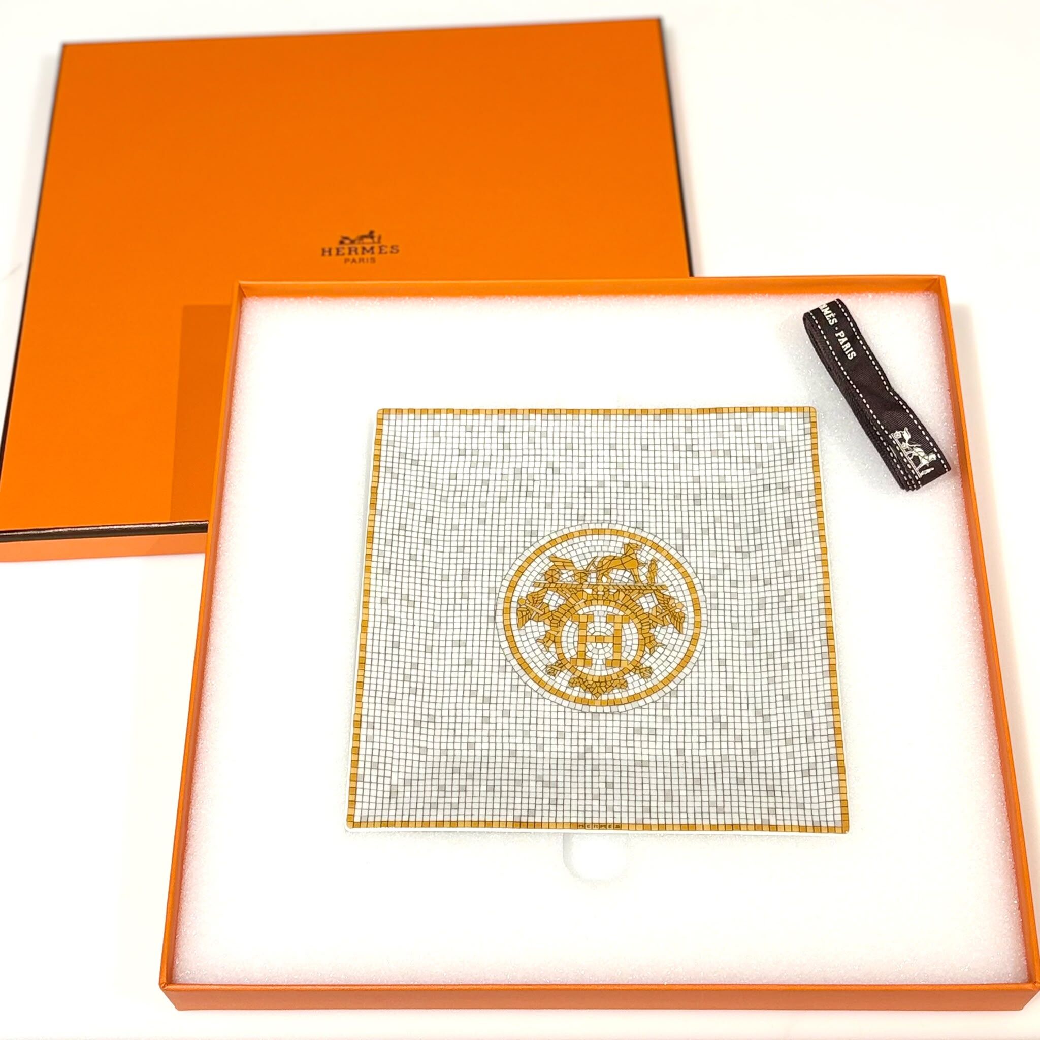 全新HERMES Mosaique Au 24 Gold Square Plate No. 3 甜品碟 (16.5CM) 陶瓷 馬賽克幾何圖案 #BRAND NEW #香榭站正品